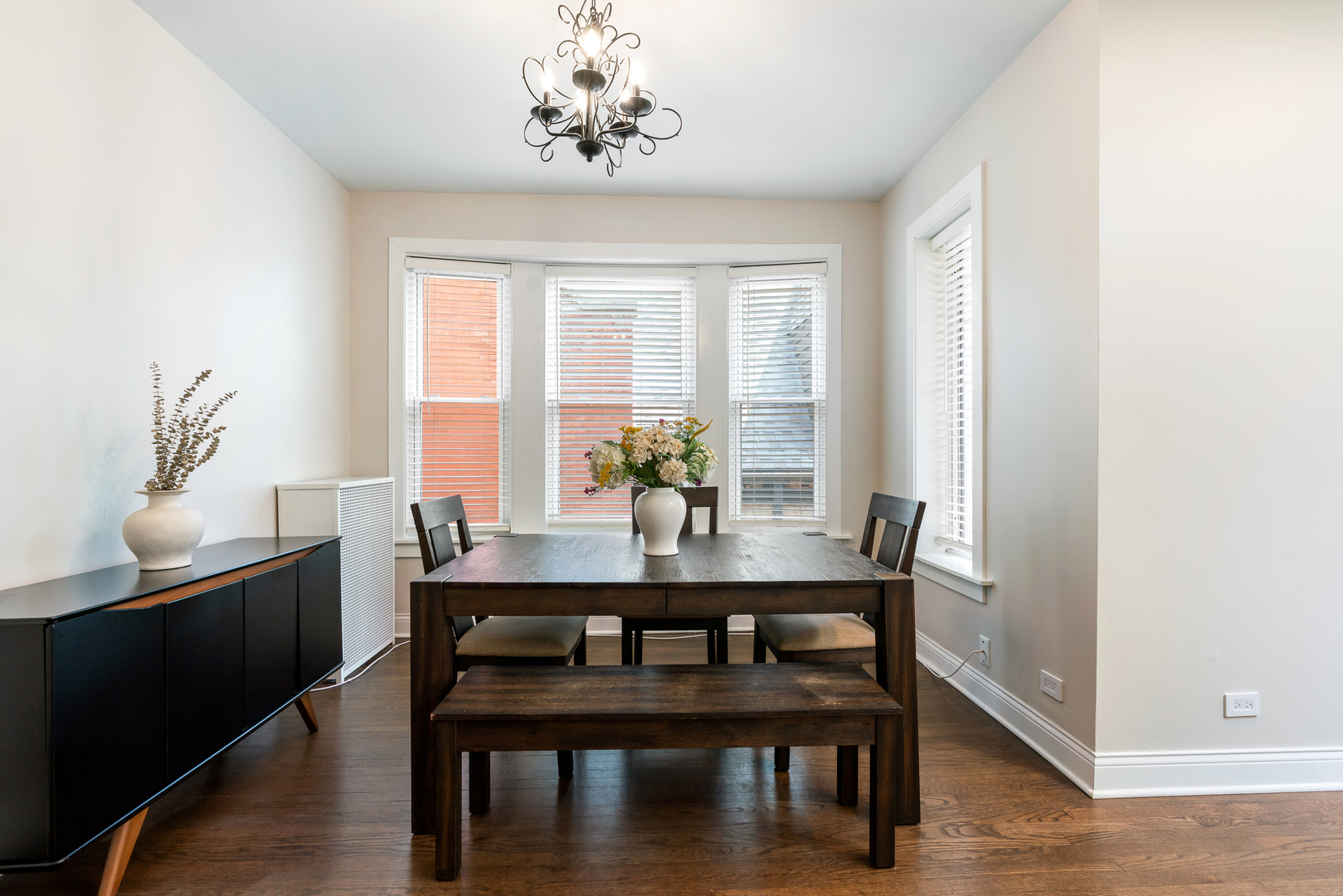 445 W SURF Street Unit: 3E