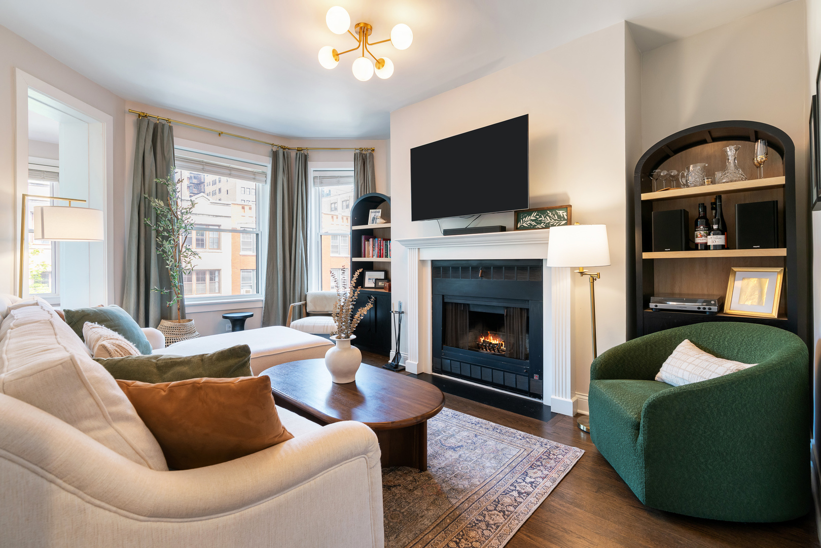 445 W SURF Street Unit: 3E