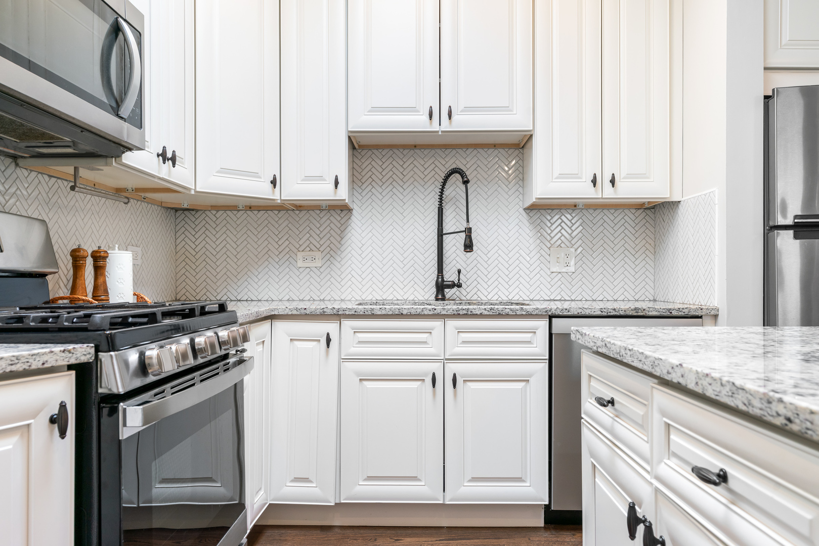 445 W SURF Street Unit: 3E