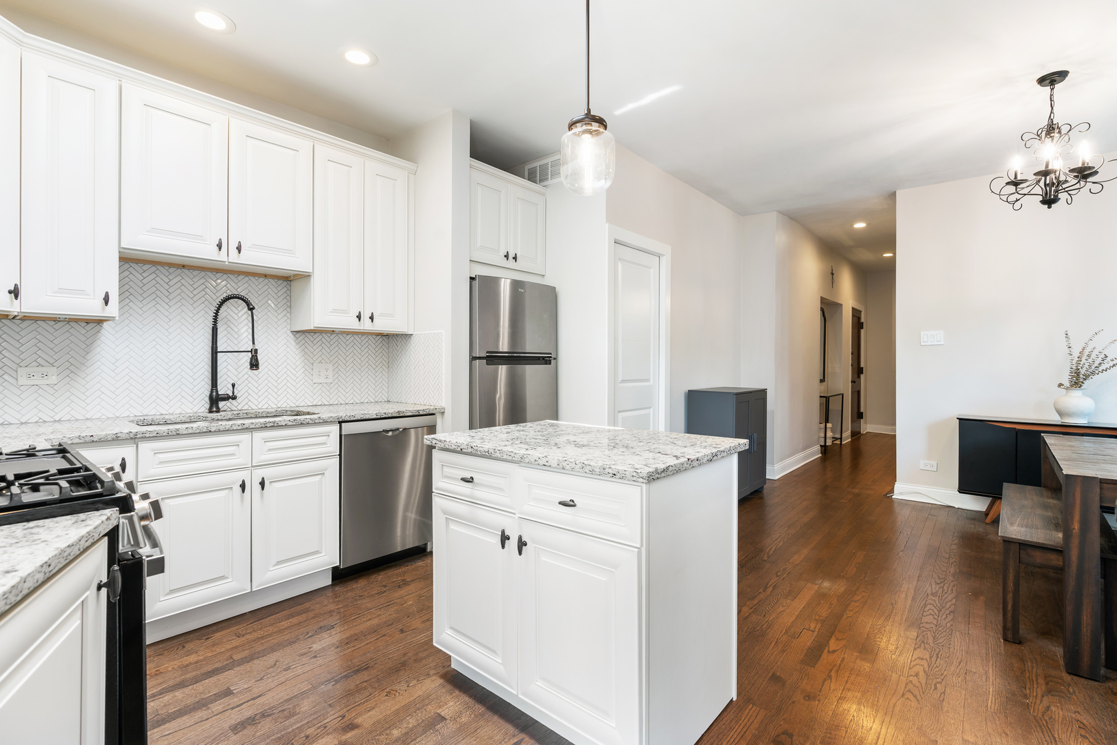 445 W SURF Street Unit: 3E