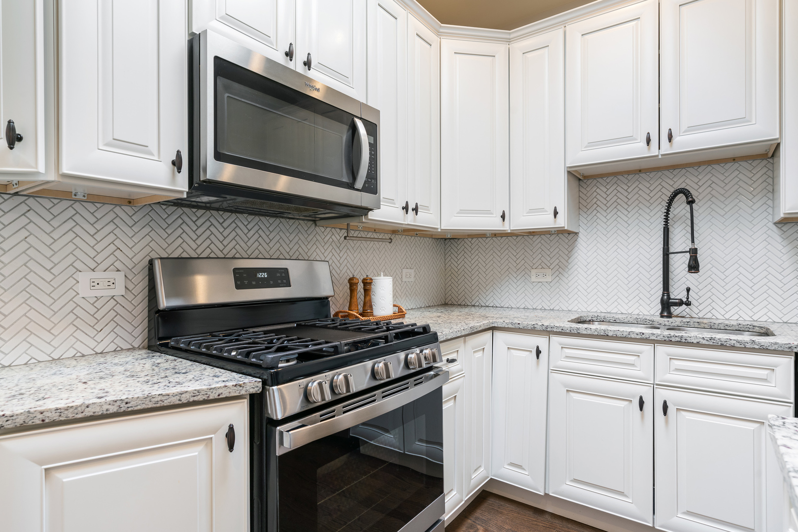 445 W SURF Street Unit: 3E