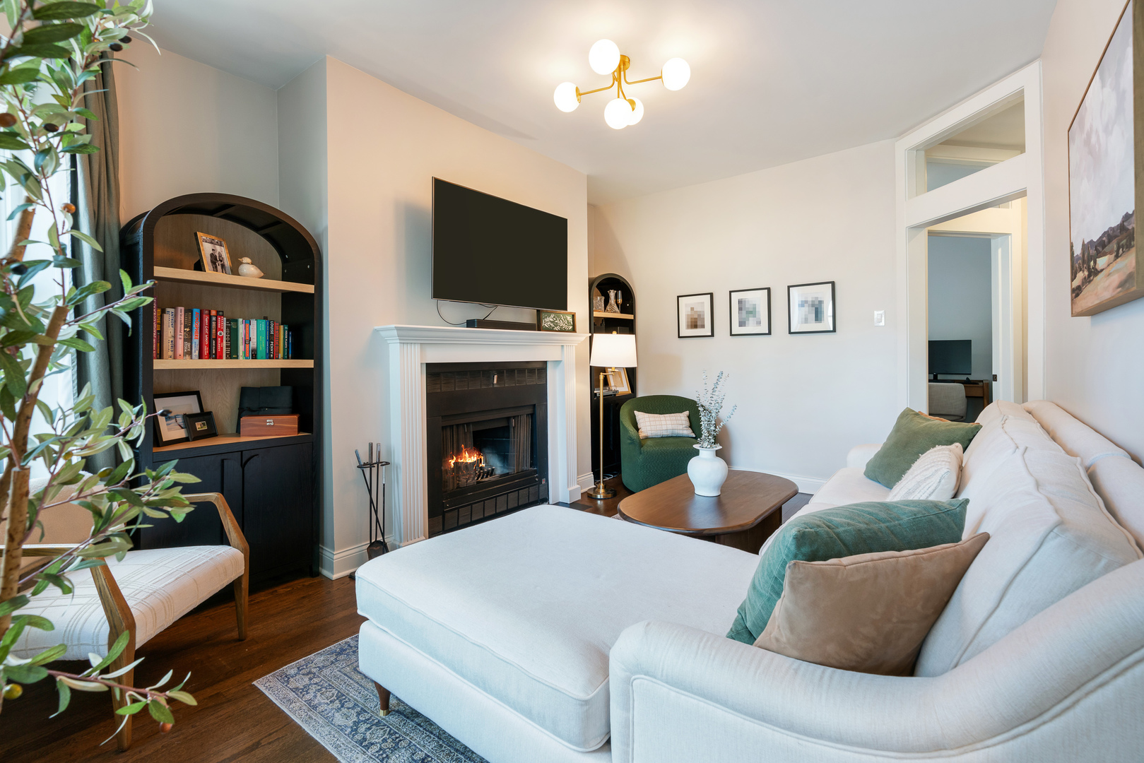 445 W SURF Street Unit: 3E