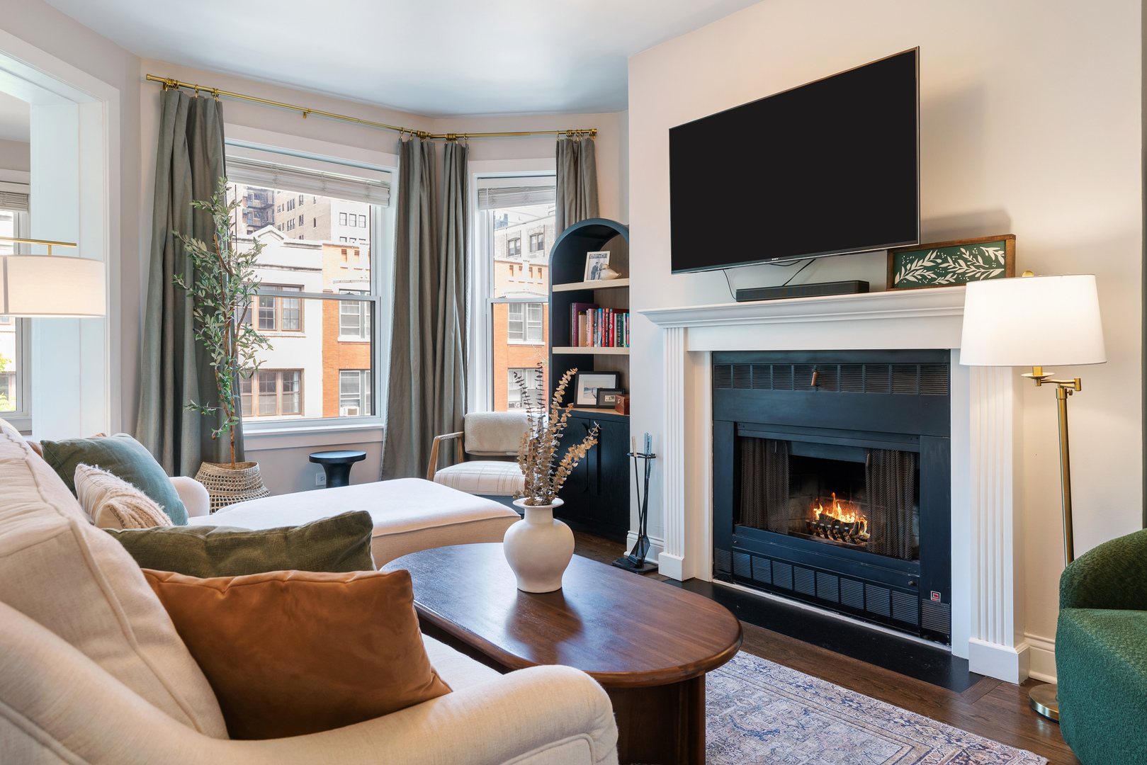 445 W SURF Street Unit: 3E