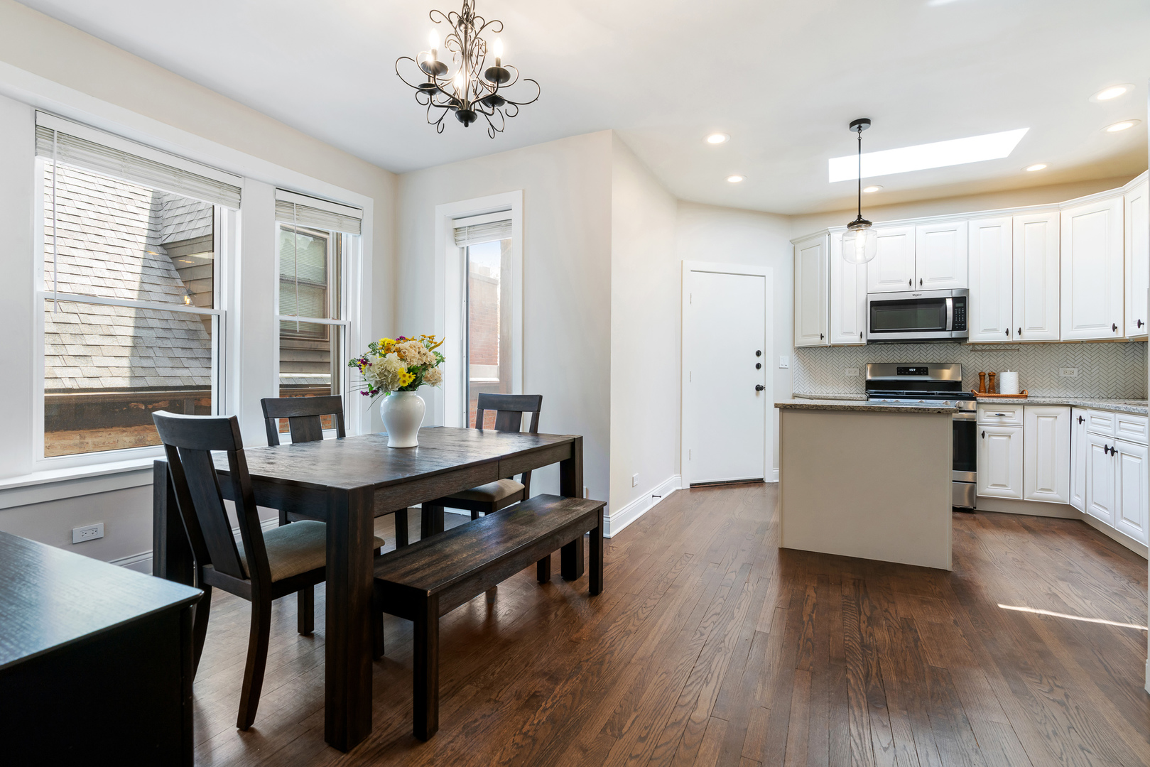 445 W SURF Street Unit: 3E
