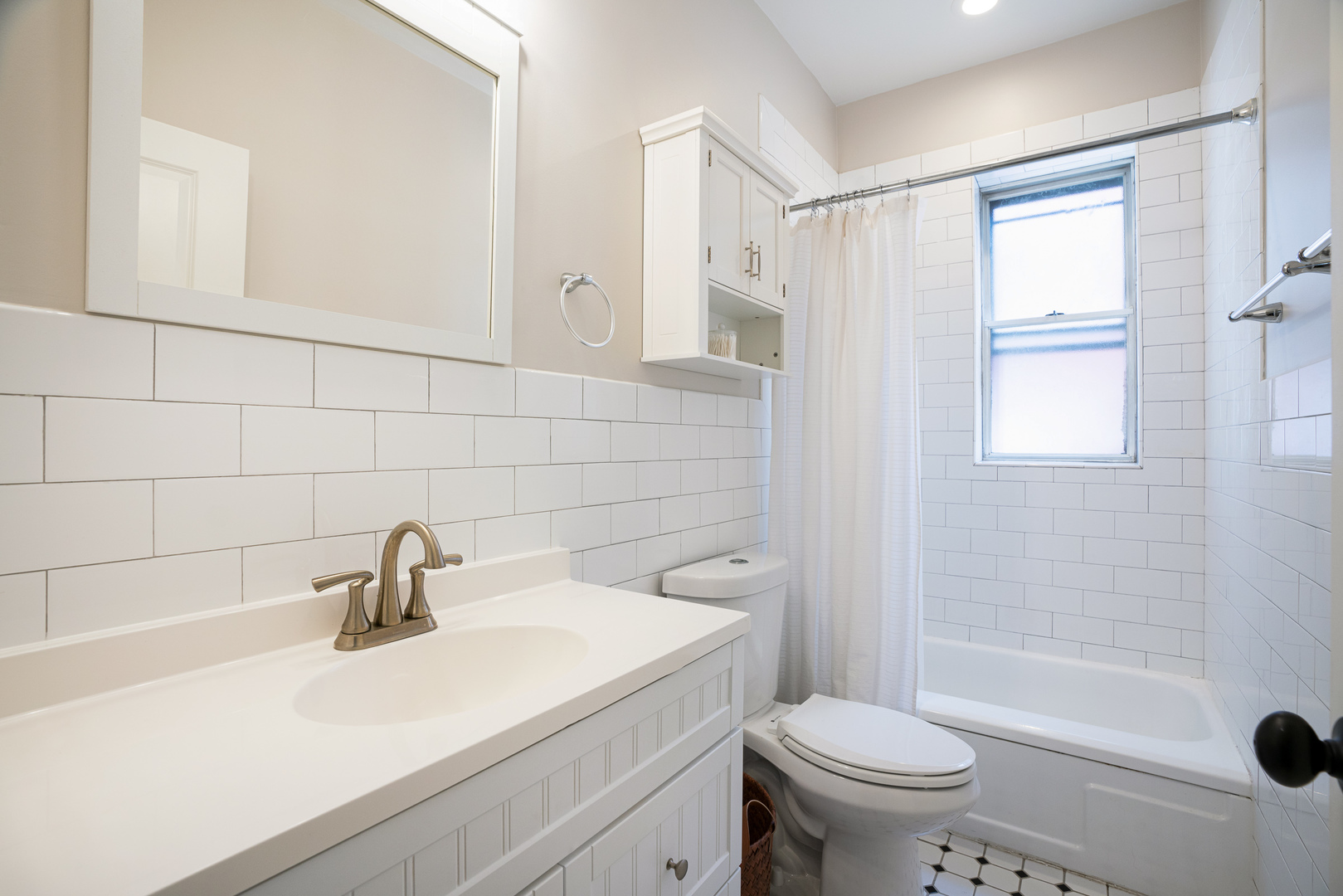 445 W SURF Street Unit: 3E