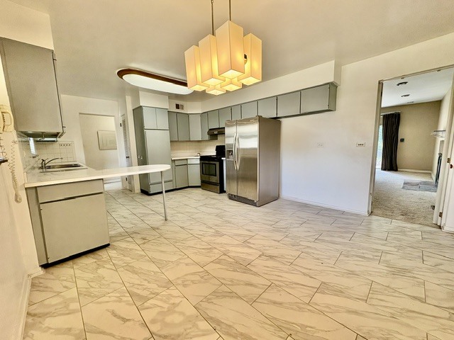 512 KAREY Court