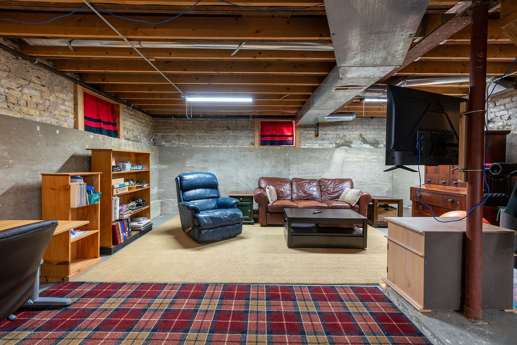 216 4th Street