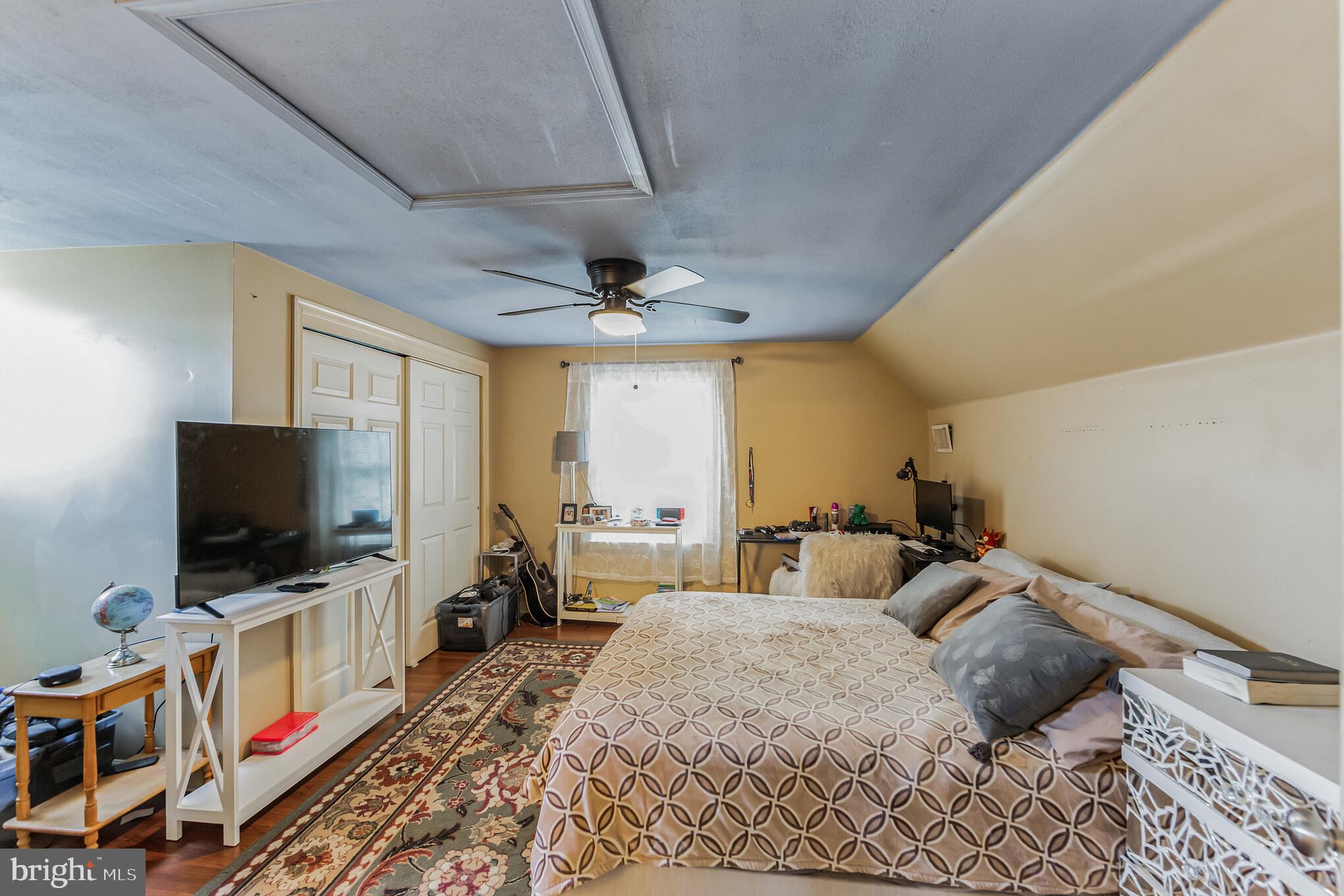 1408 Hopkins Ave