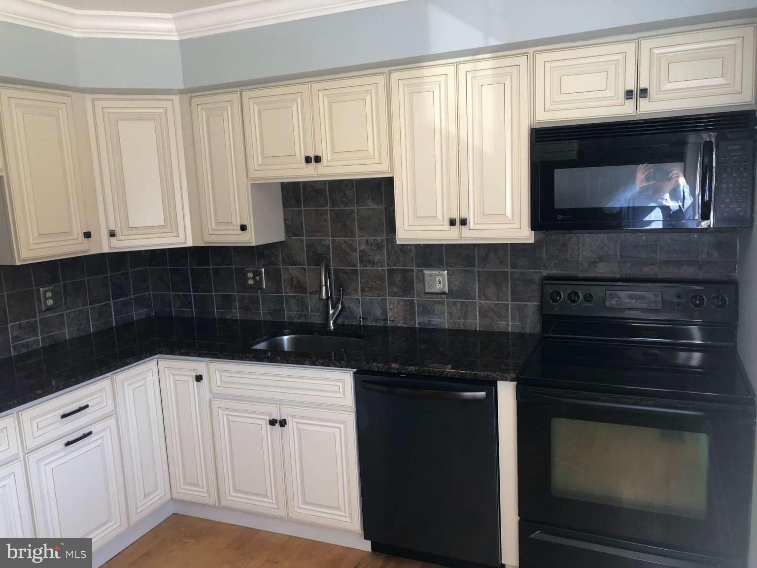 21 Servan Ct