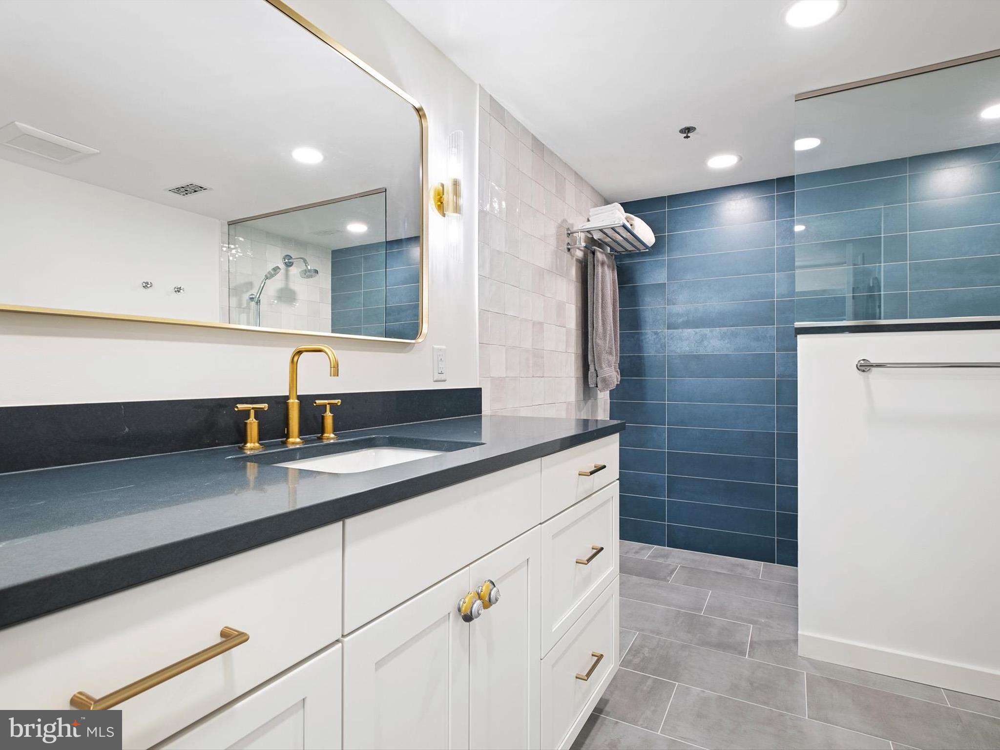1100-Unit 1108 Lovering Ave #1108