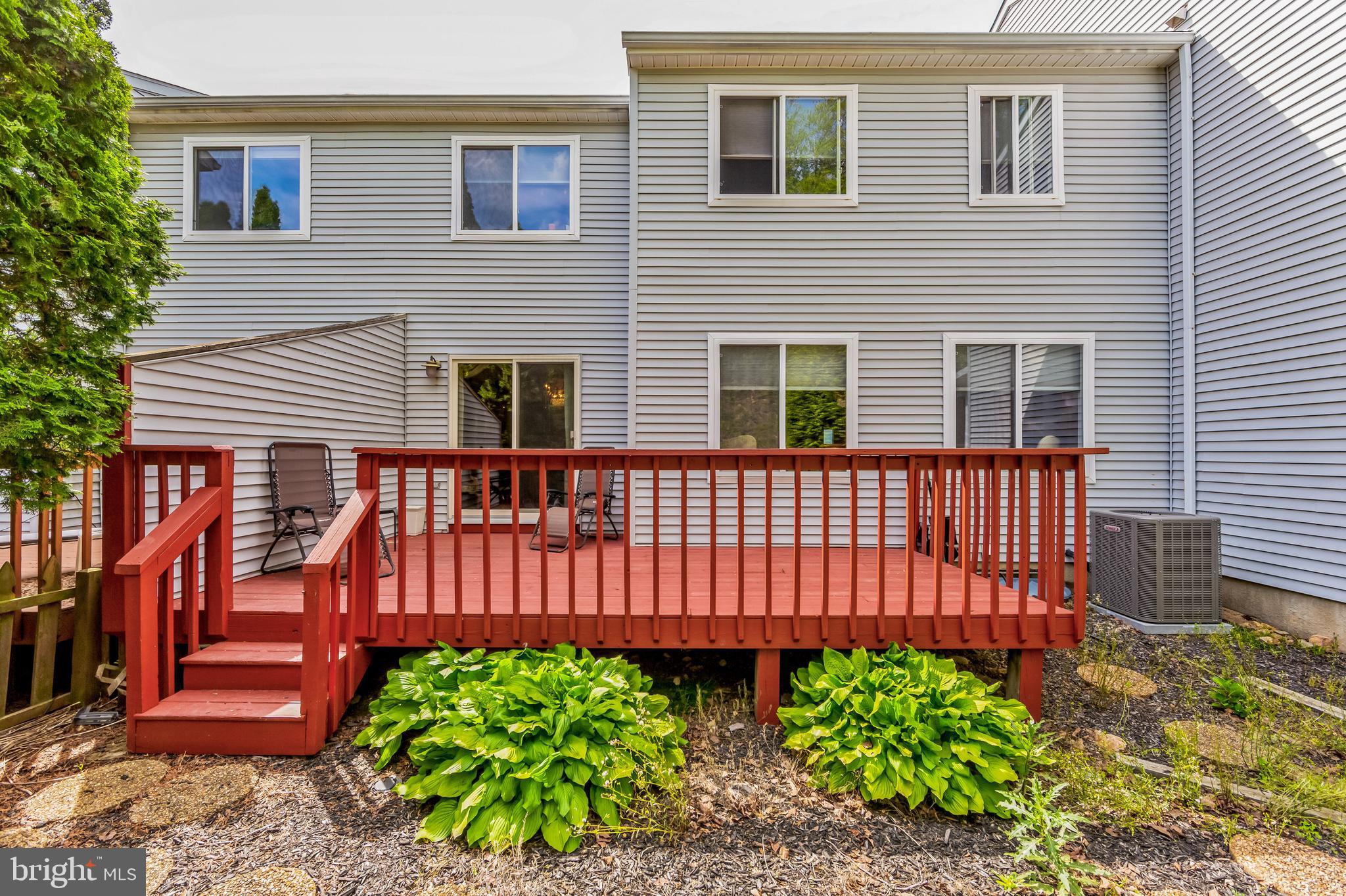 305 Lynley Ln