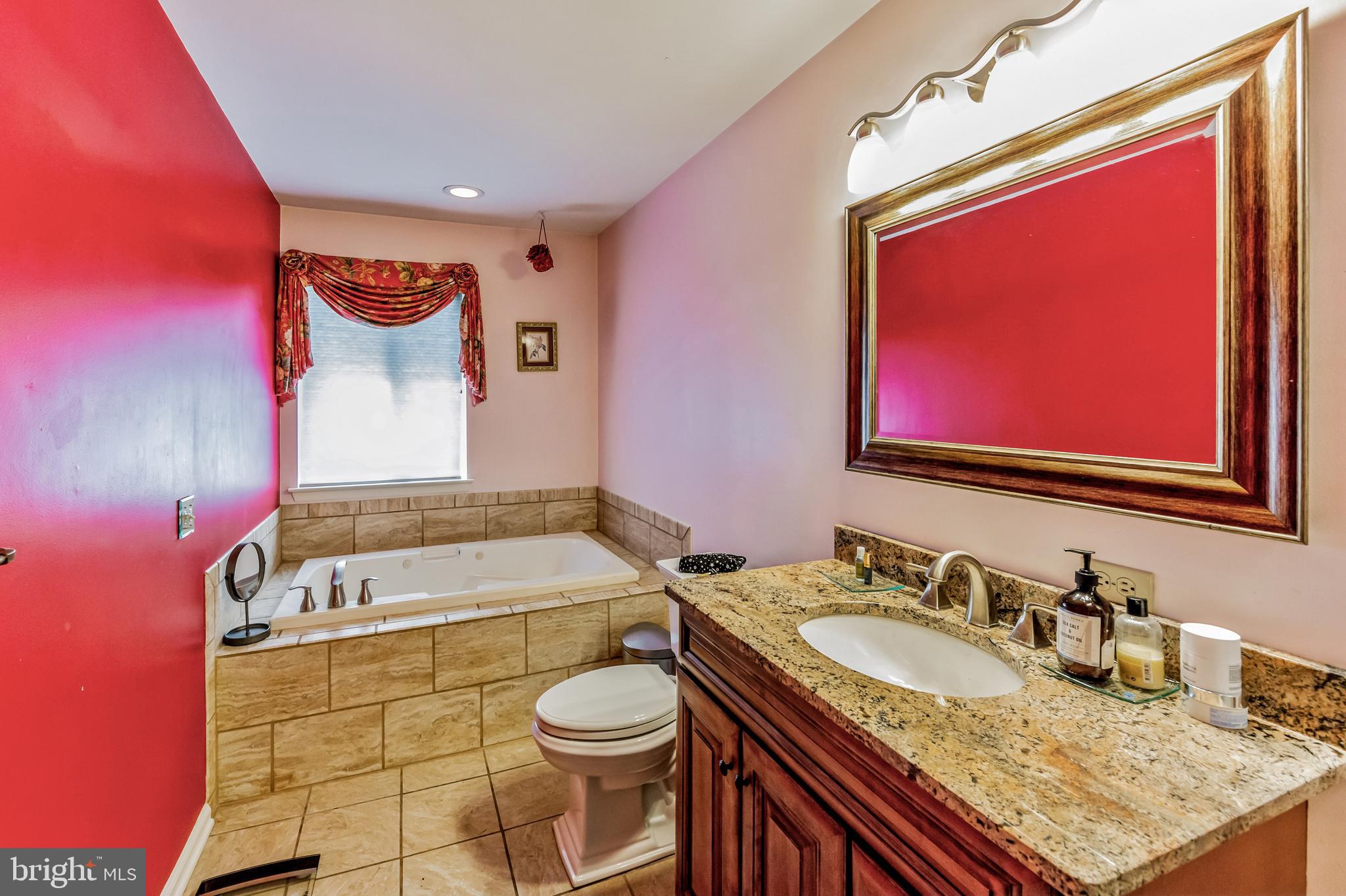 305 Lynley Ln