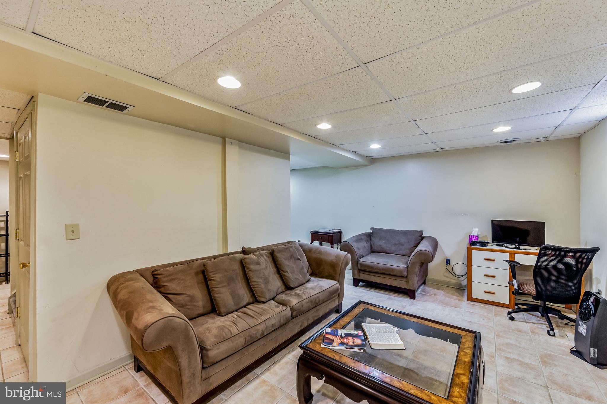305 Lynley Ln