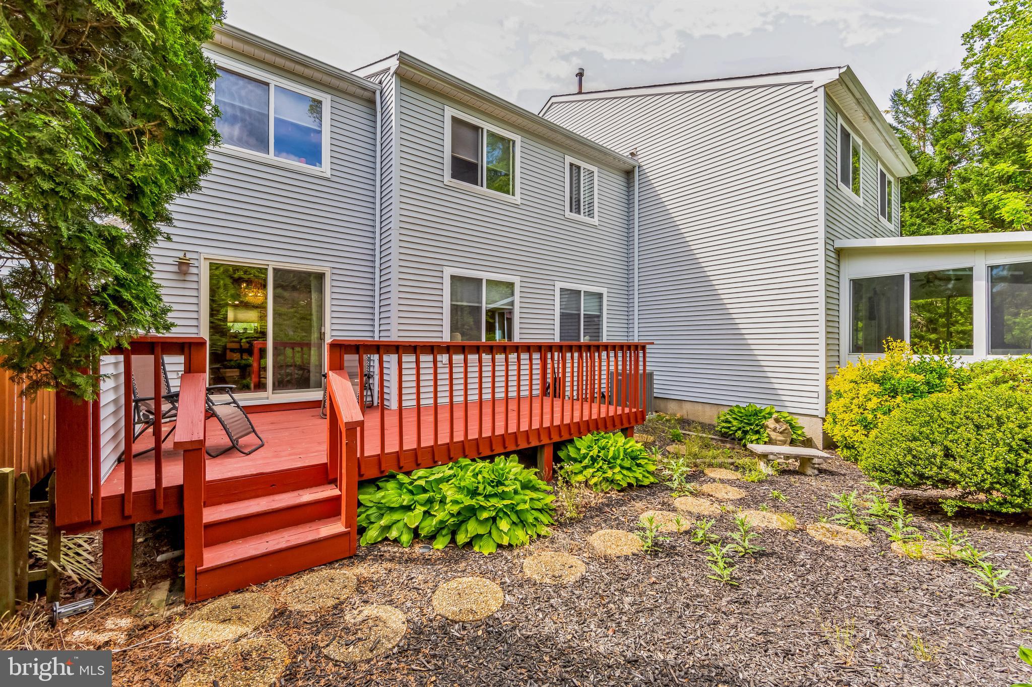 305 Lynley Ln