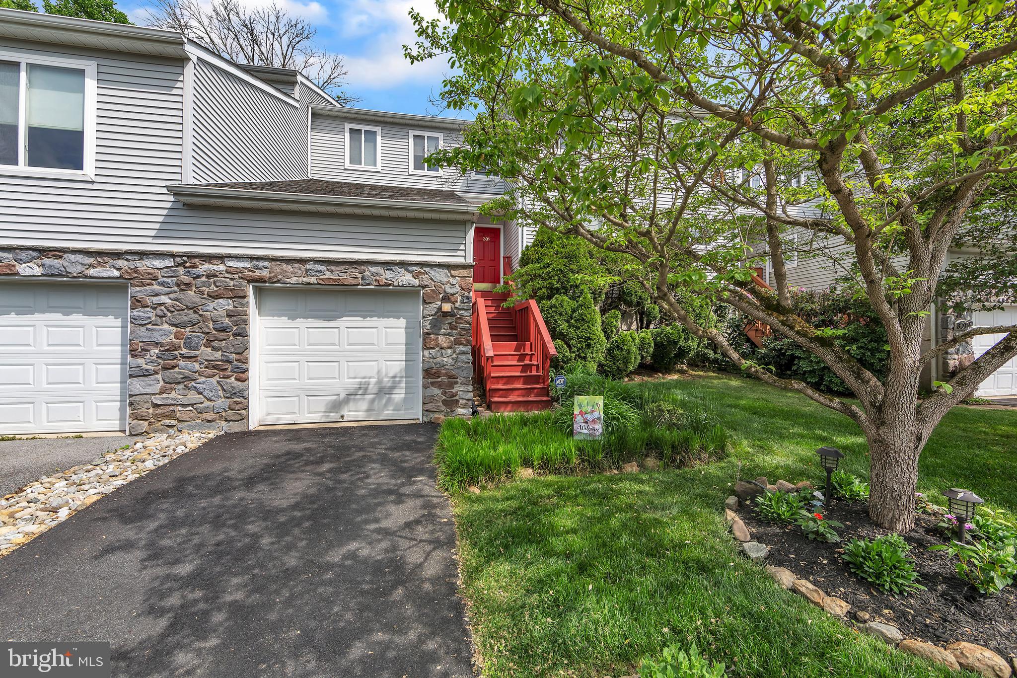 305 Lynley Ln