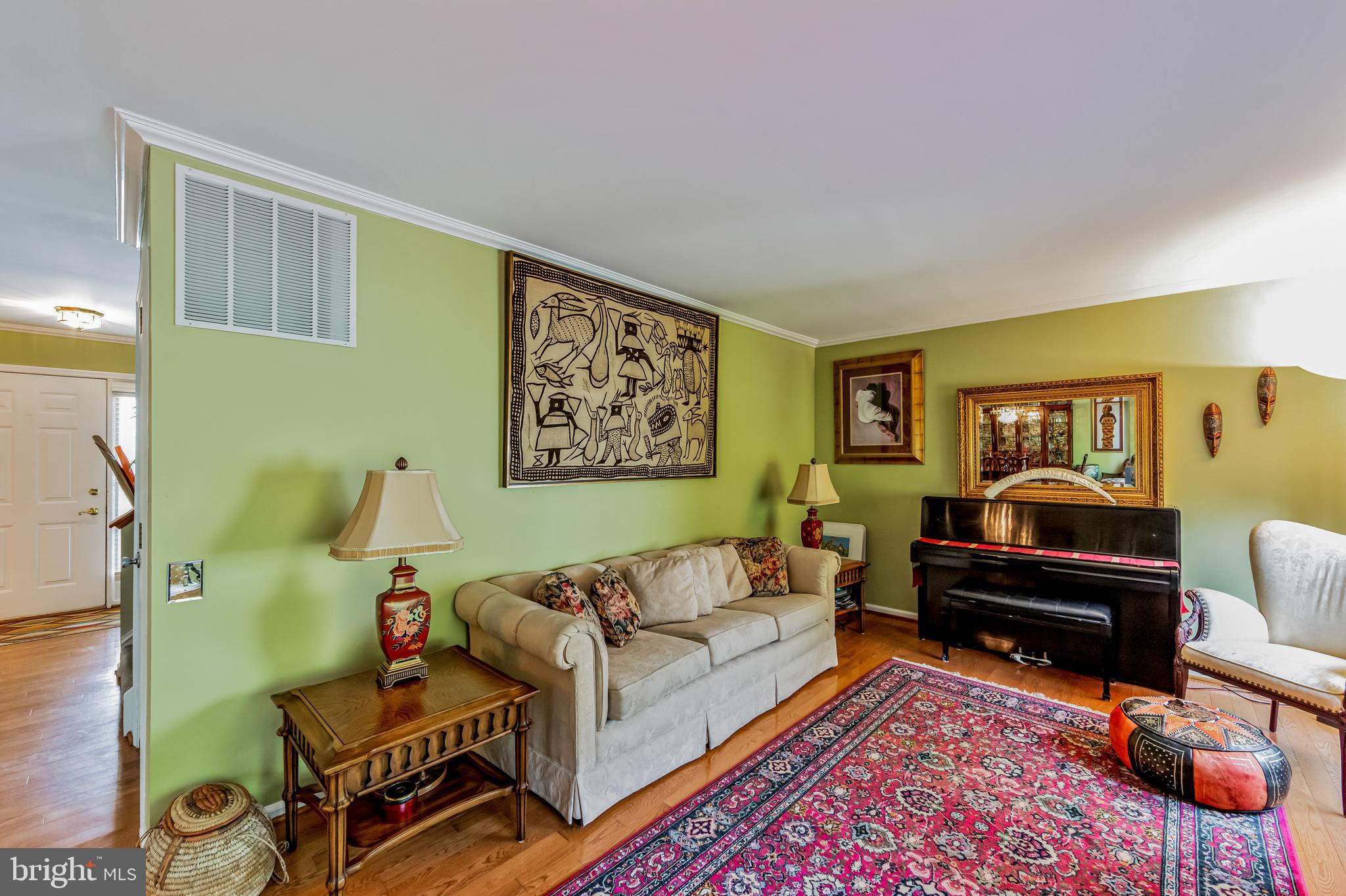 305 Lynley Ln