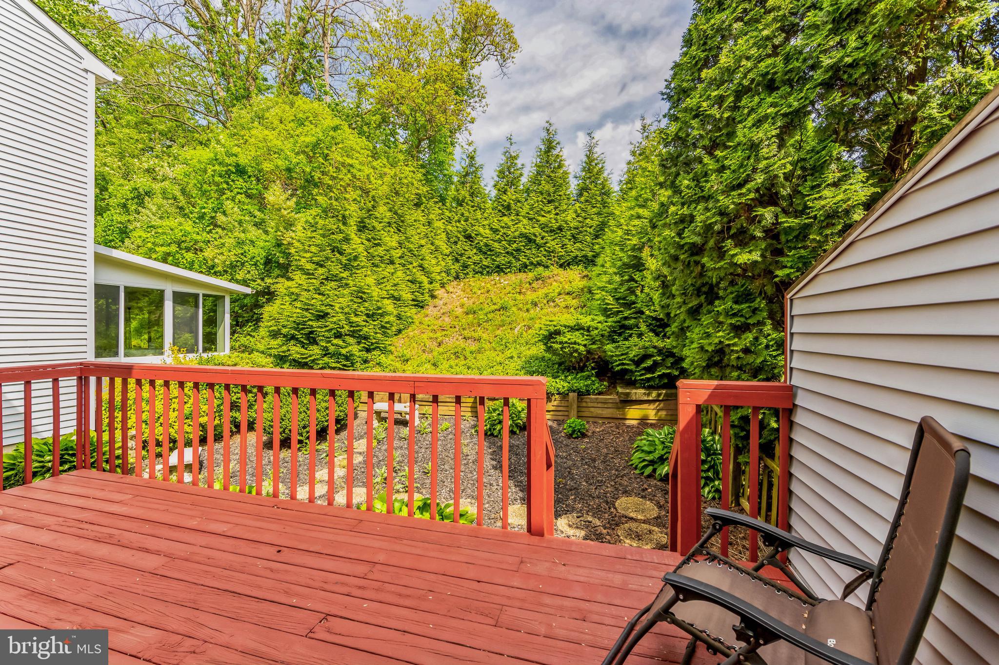 305 Lynley Ln