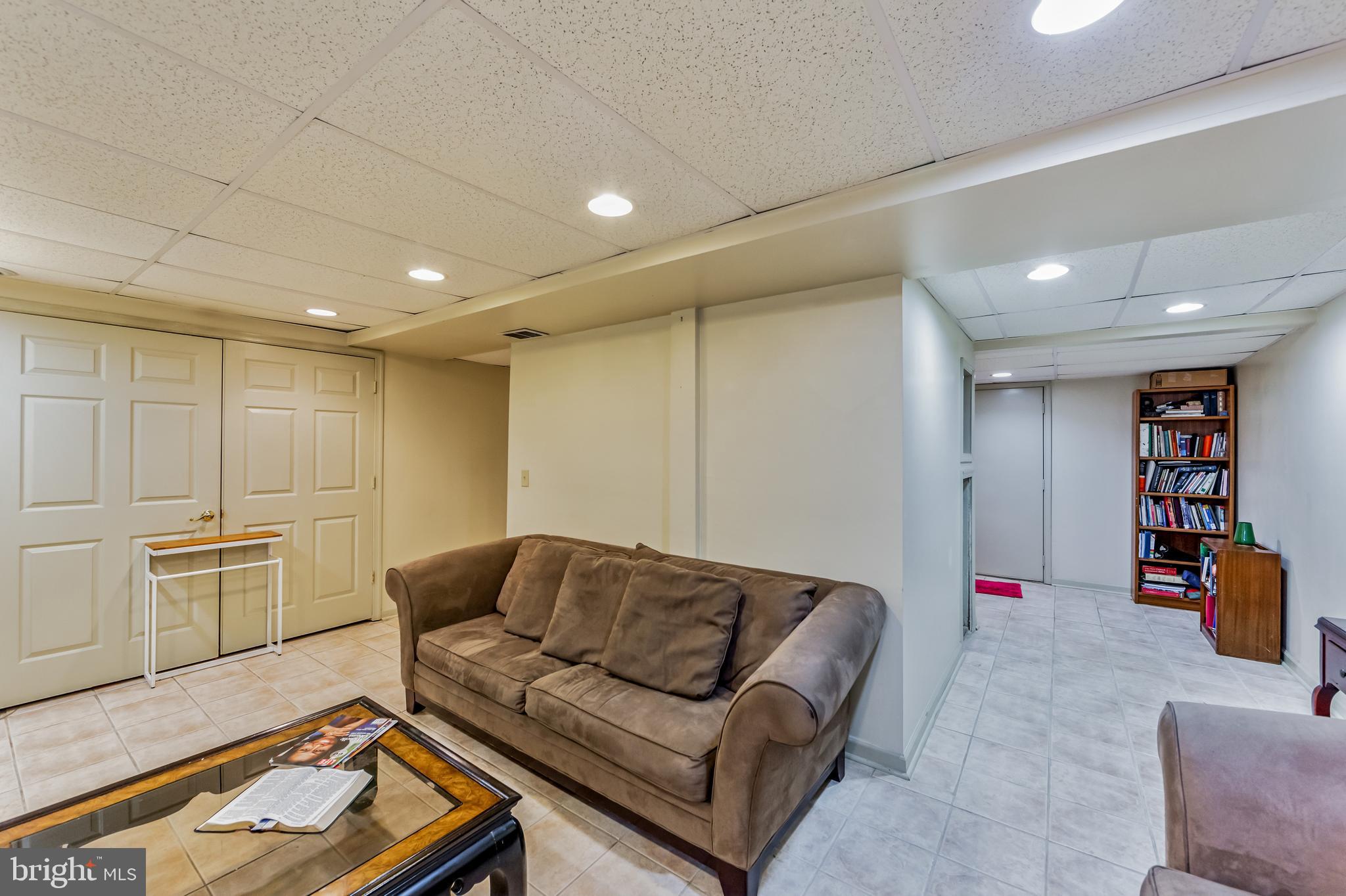 305 Lynley Ln