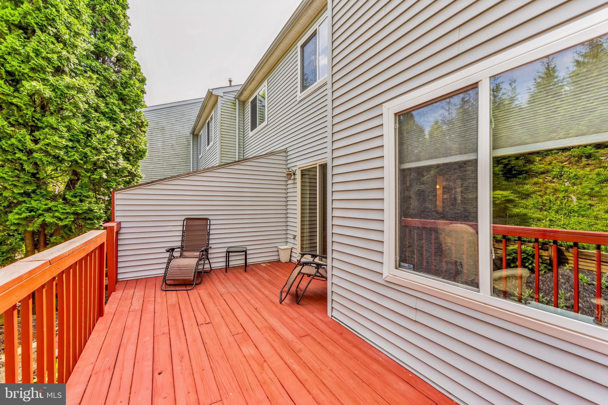 305 Lynley Ln