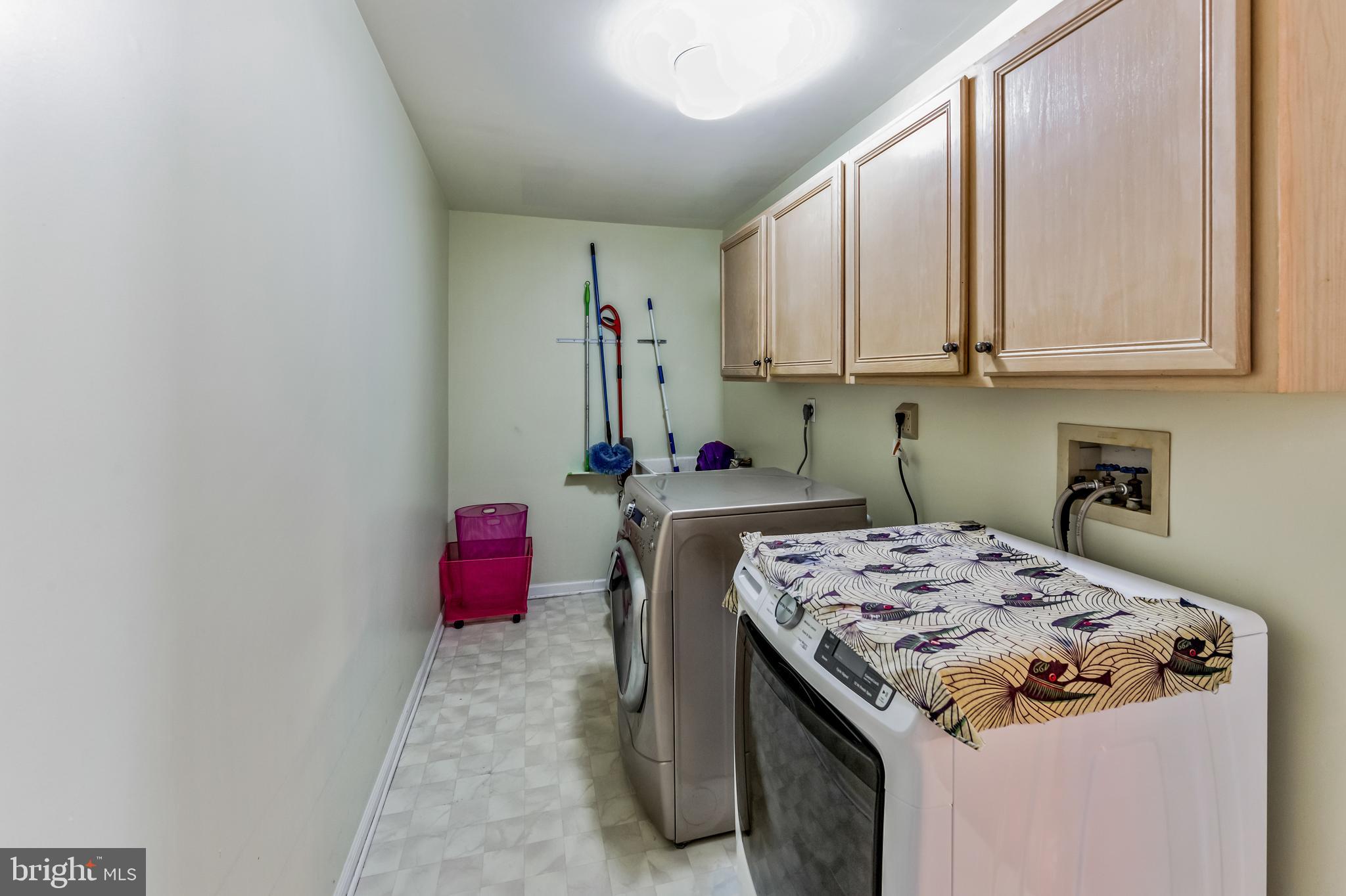 305 Lynley Ln