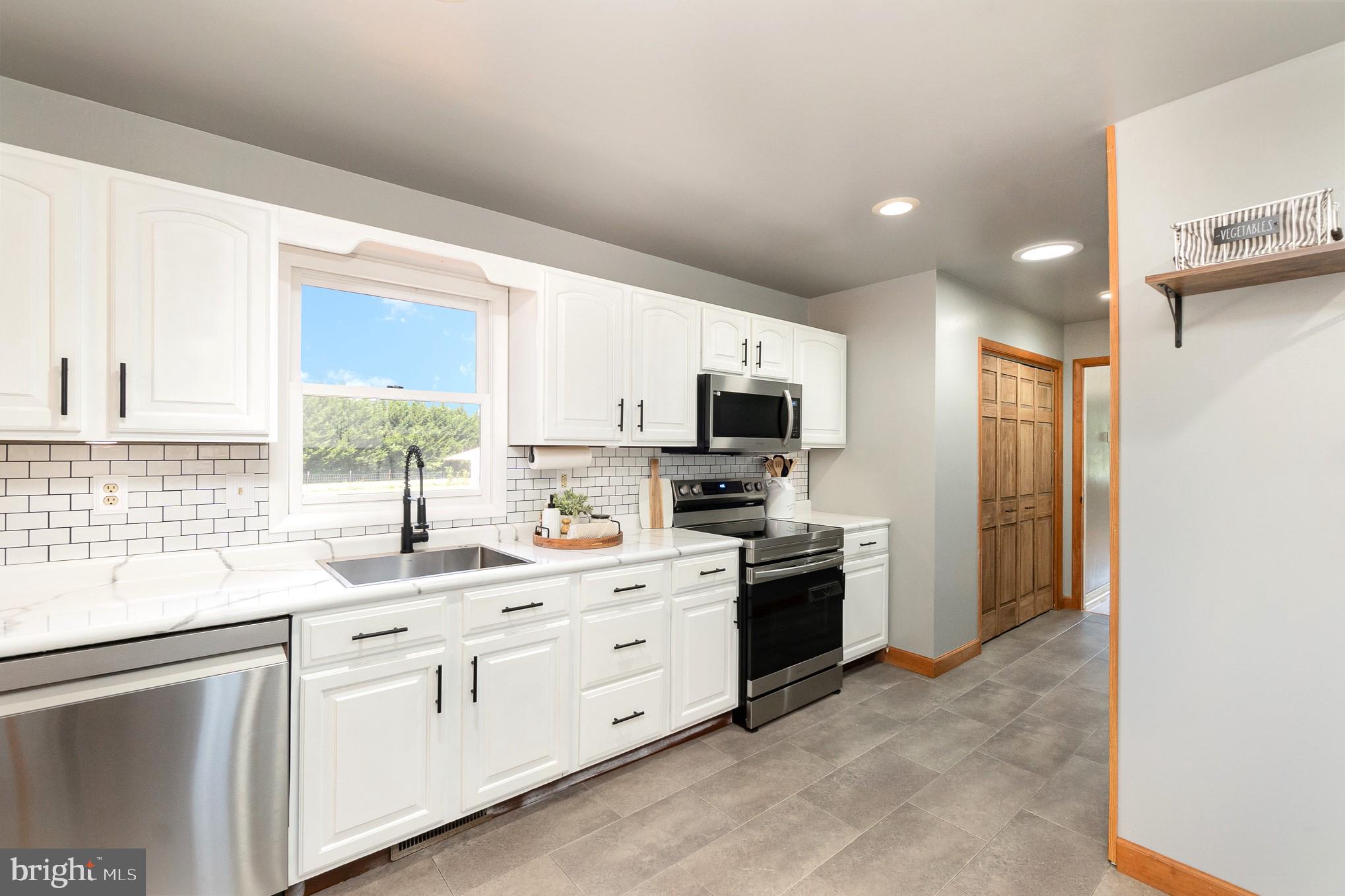 303 Thomas Corner Rd