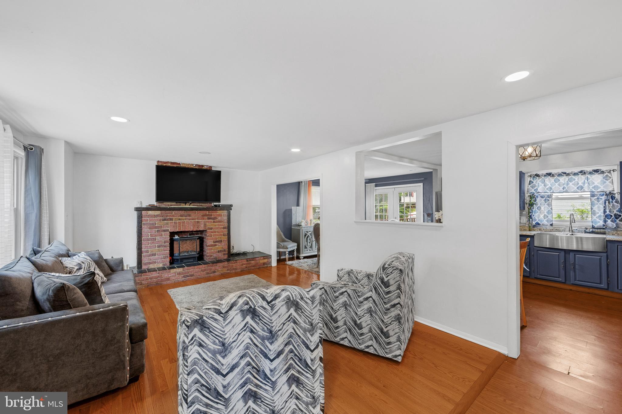 13 Constitution Blvd