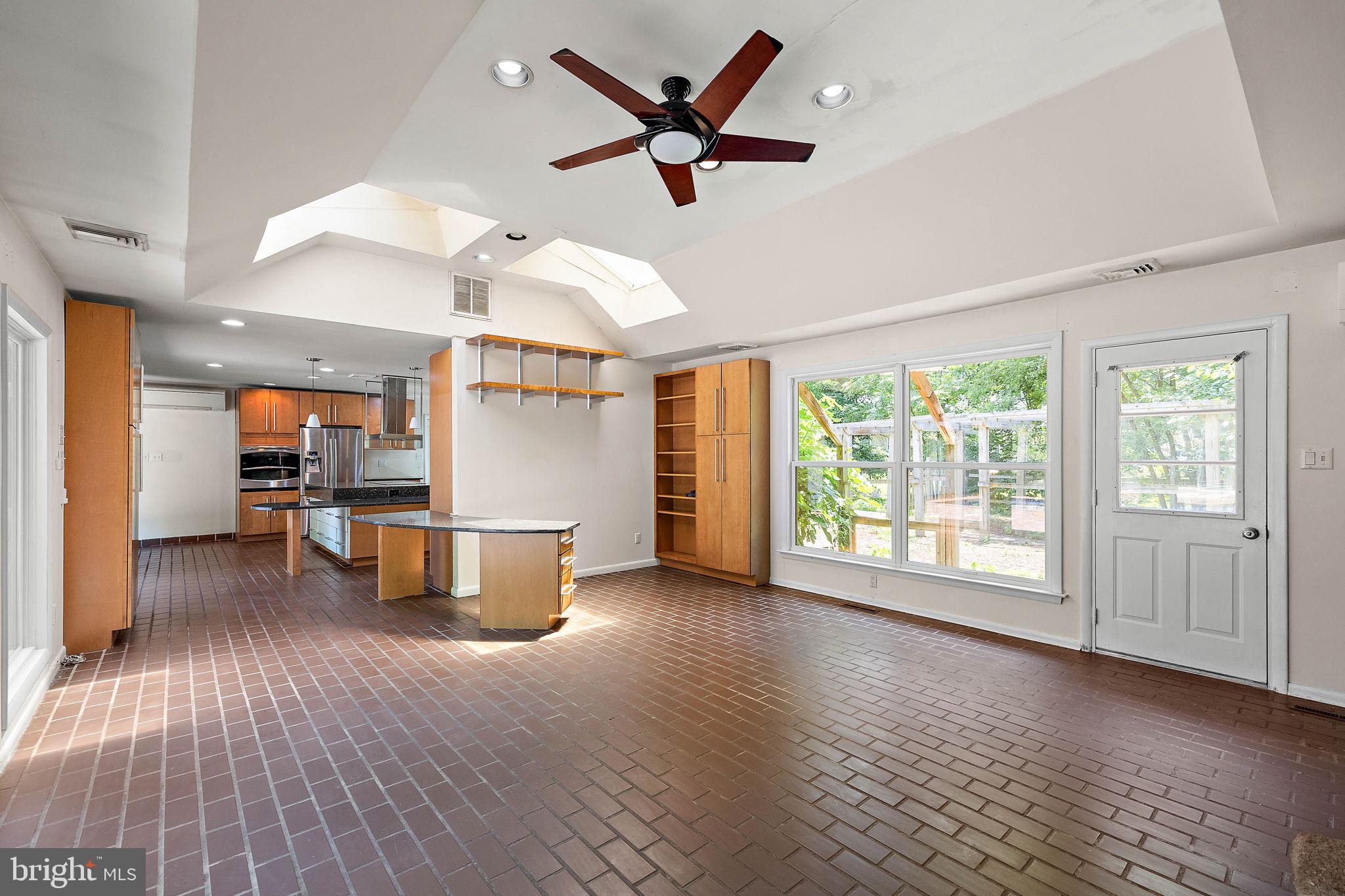 1725 Gunning Dr