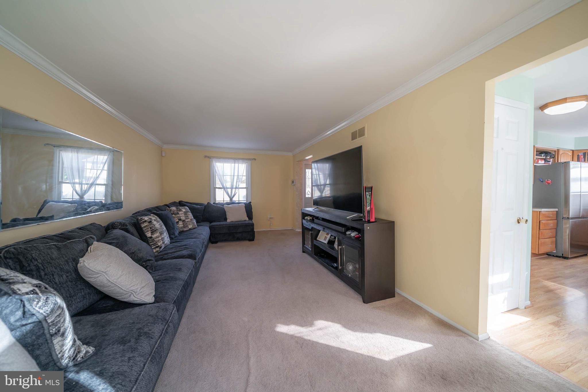 715 Plumtree Ln