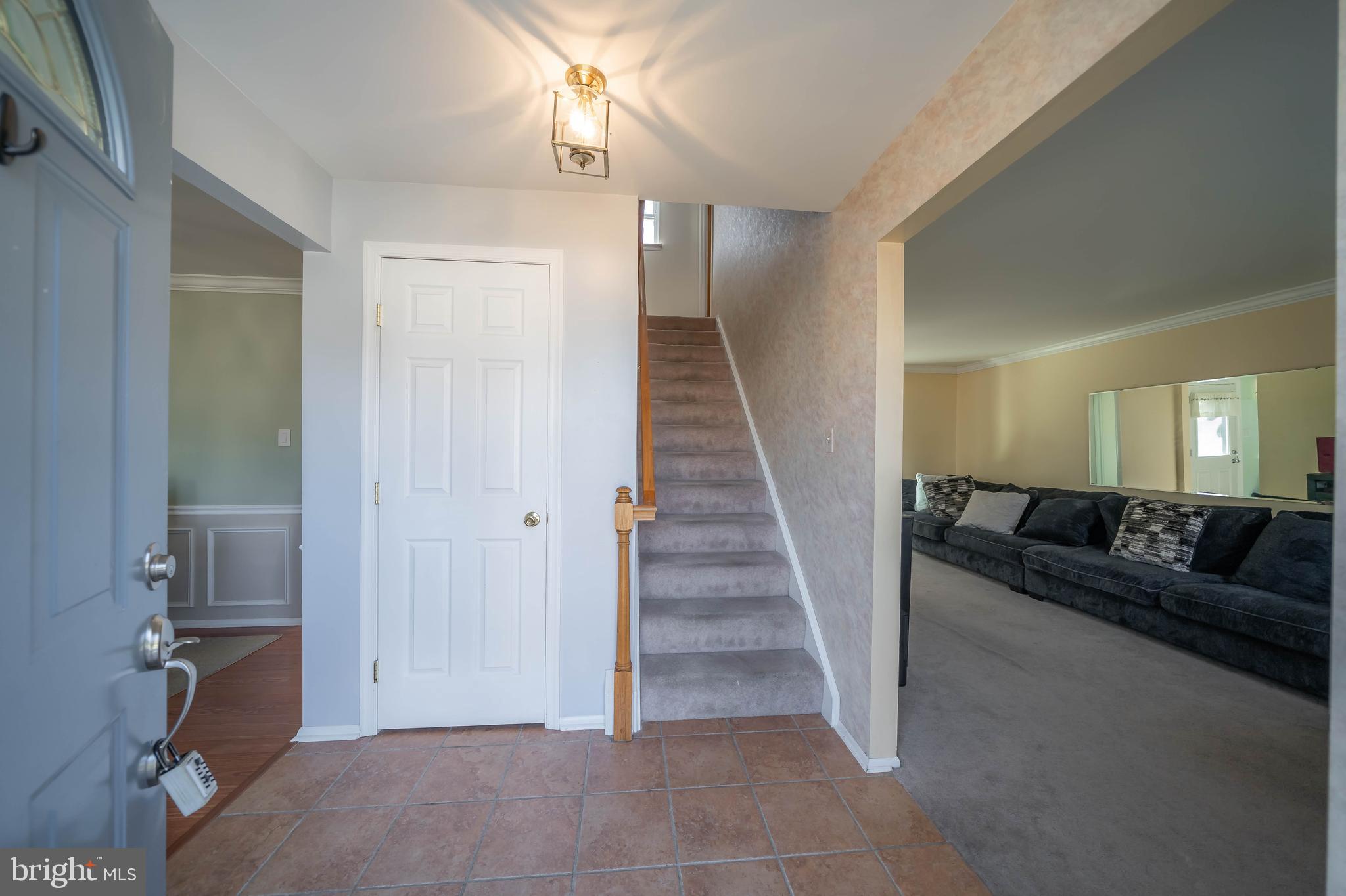 715 Plumtree Ln