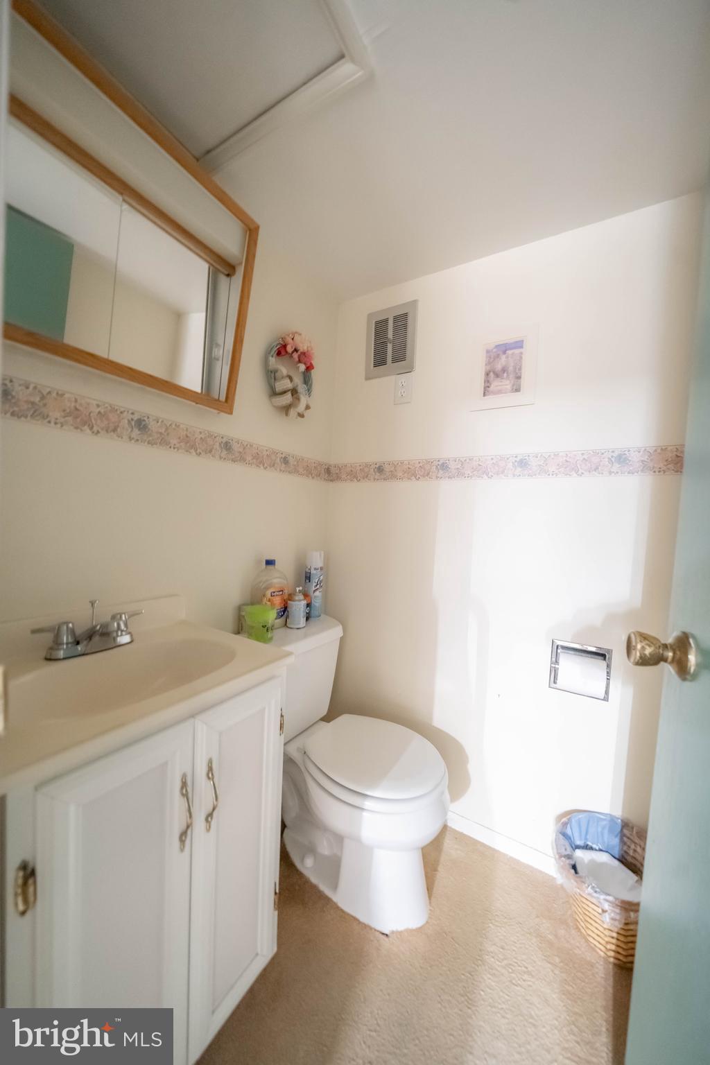 715 Plumtree Ln