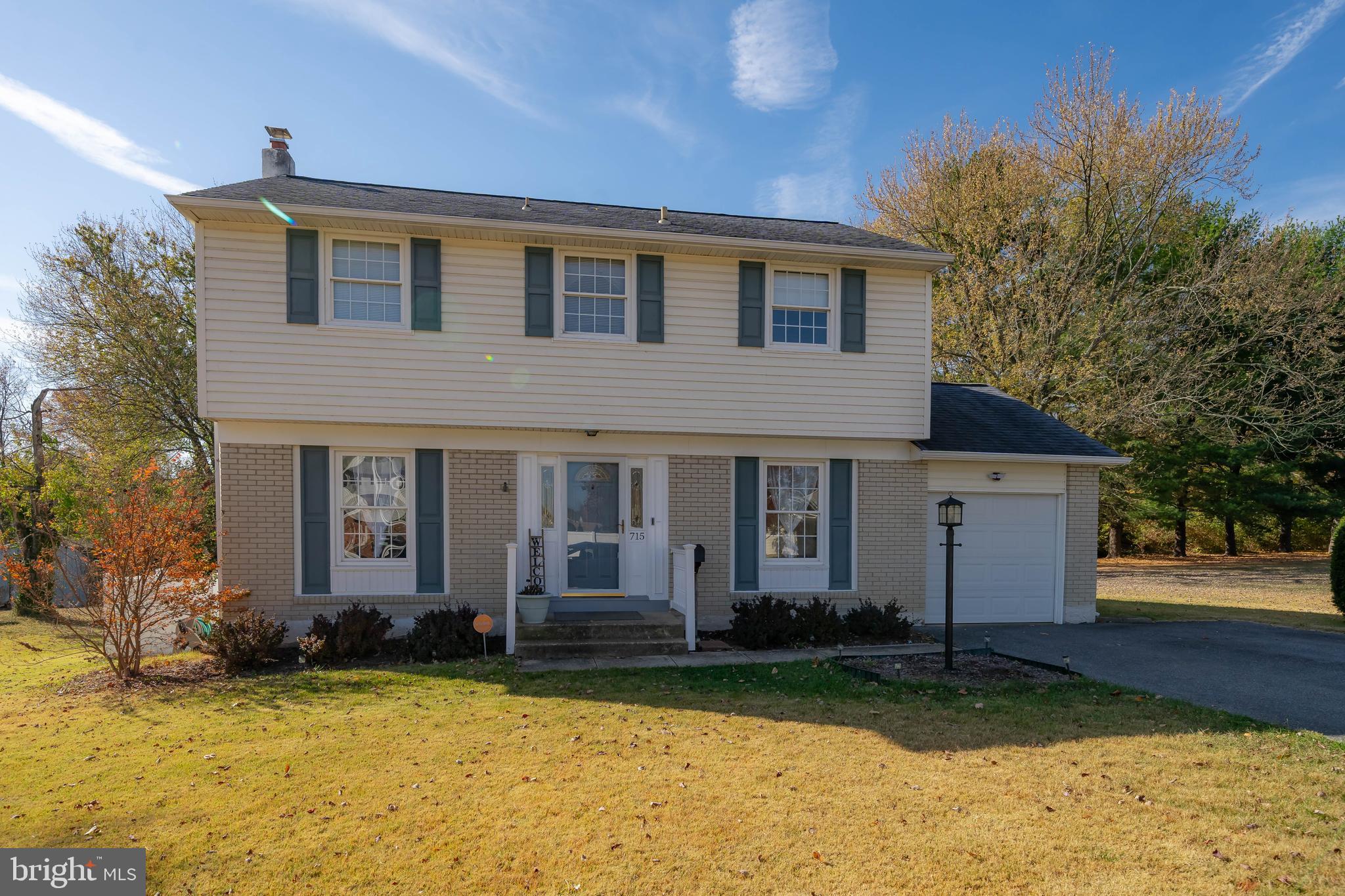 715 Plumtree Ln