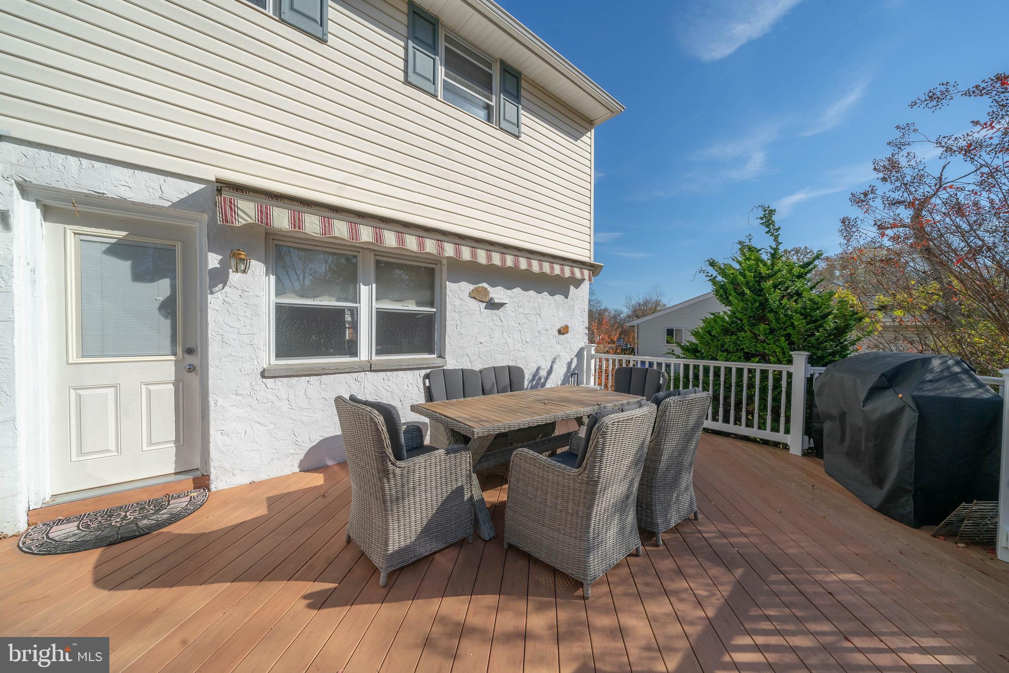 715 Plumtree Ln