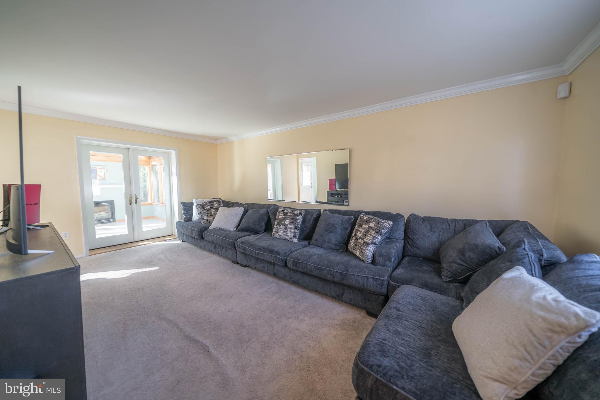 715 Plumtree Ln