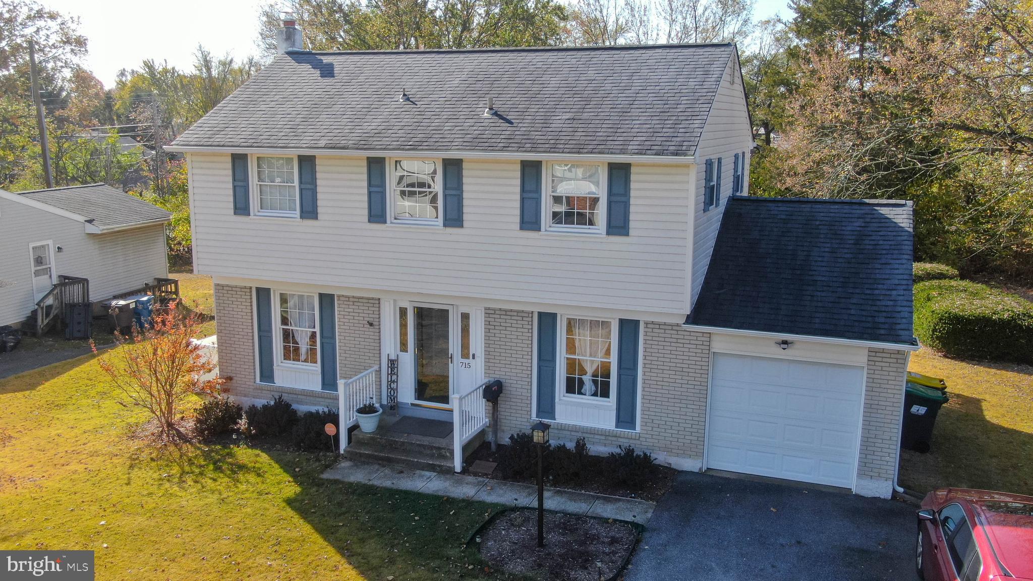 715 Plumtree Ln