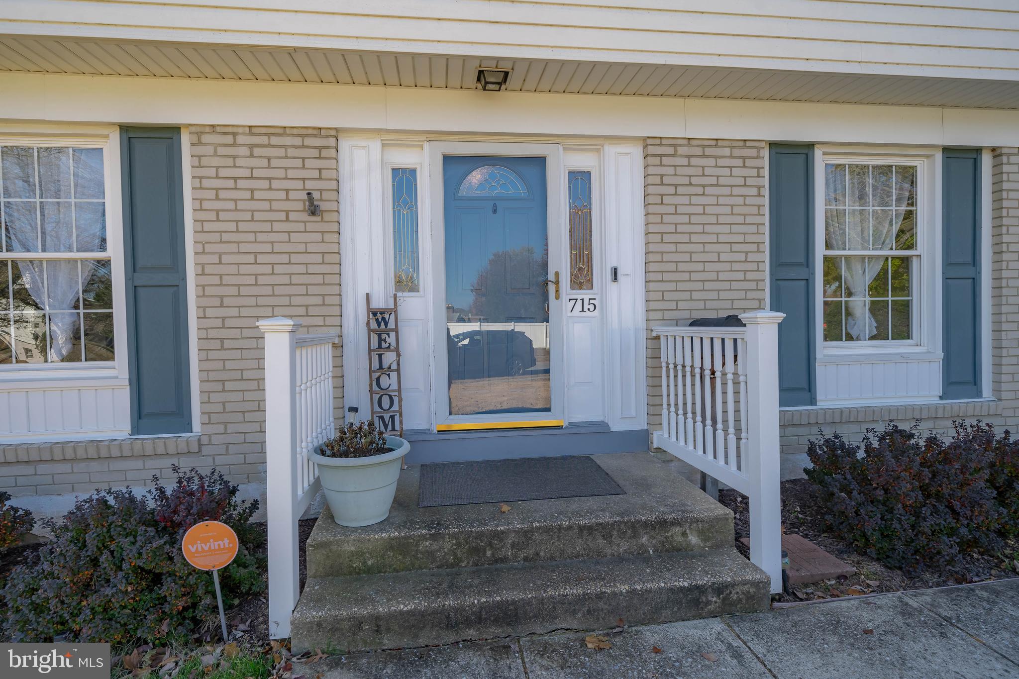 715 Plumtree Ln