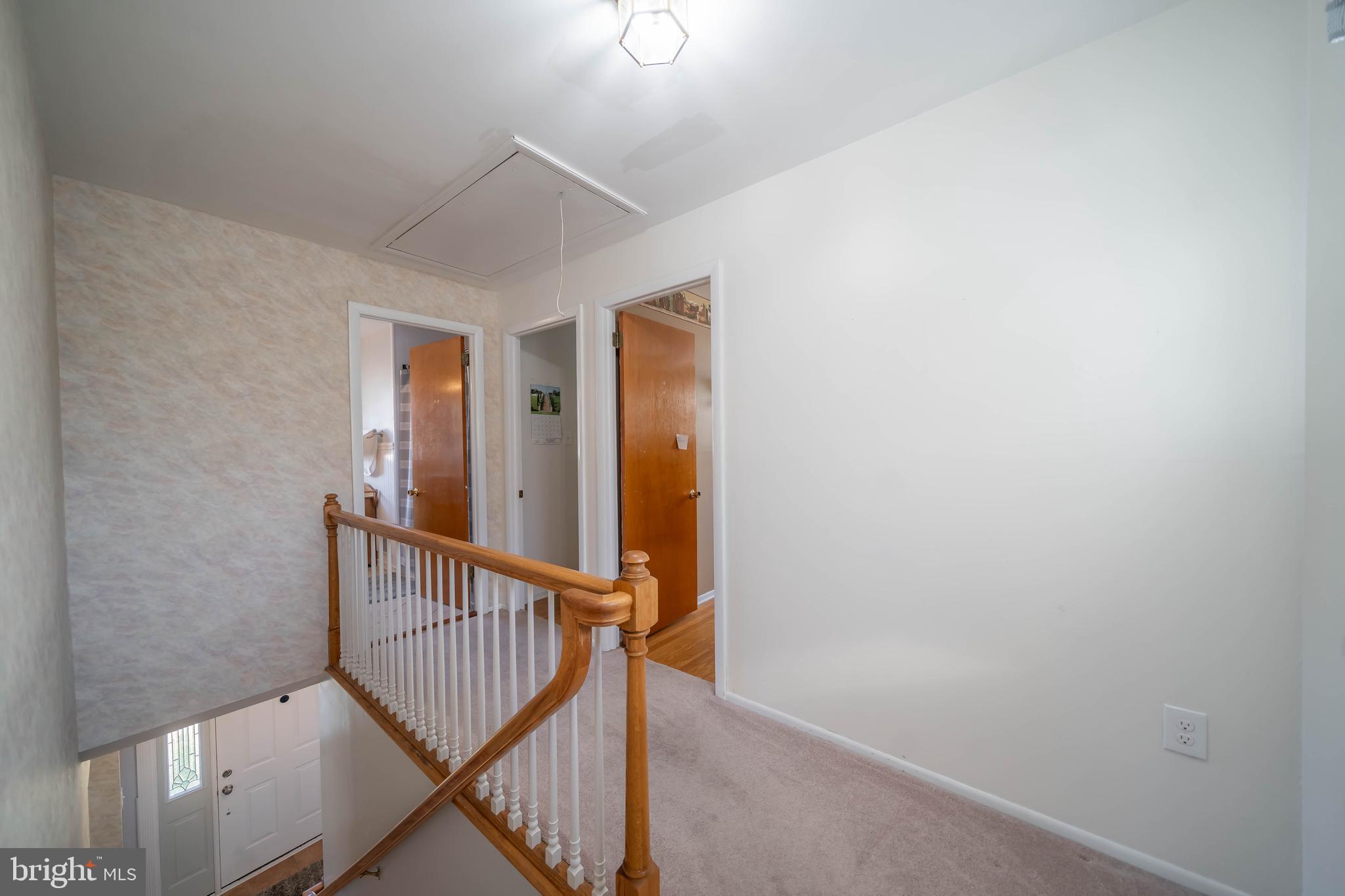 715 Plumtree Ln