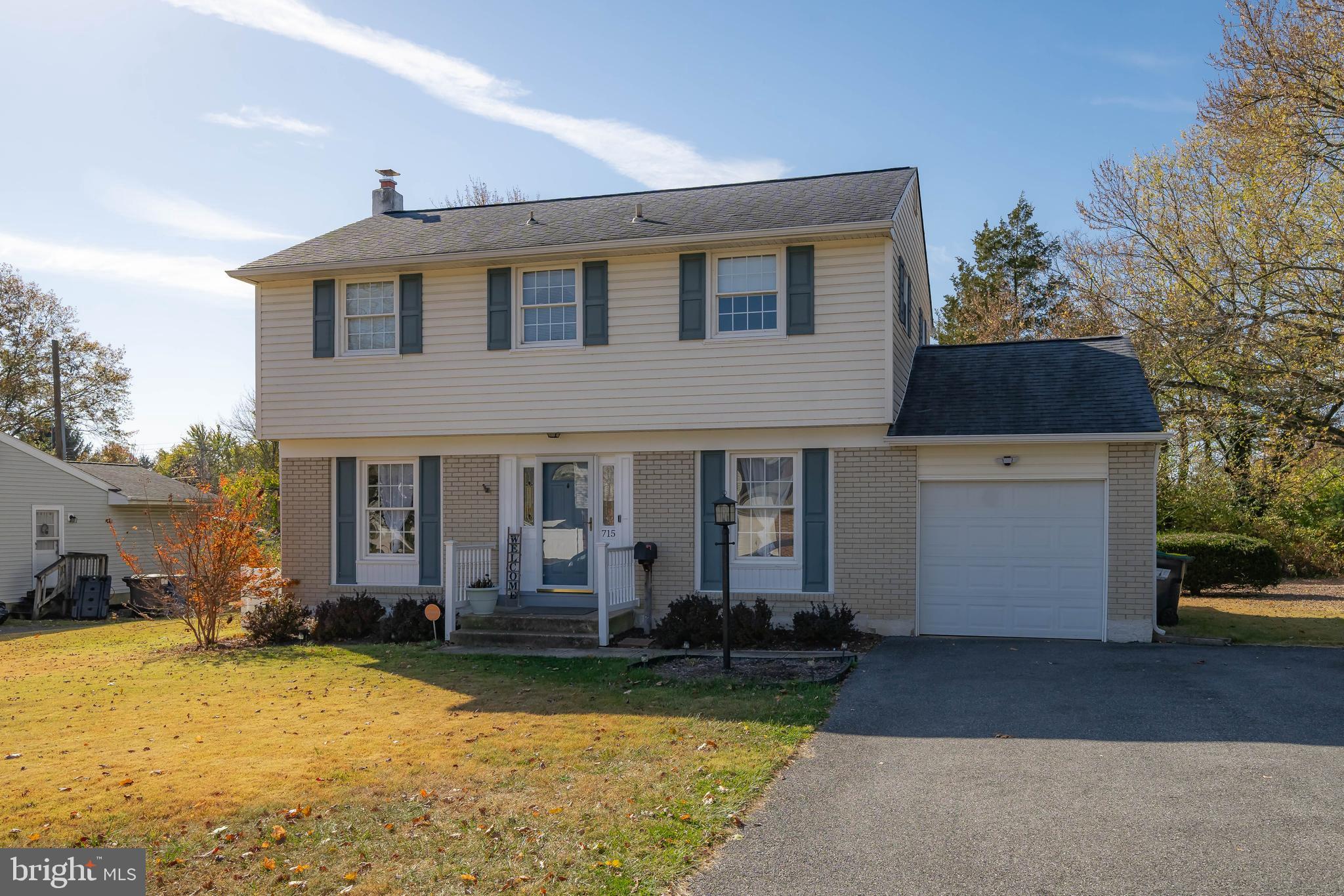 715 Plumtree Ln