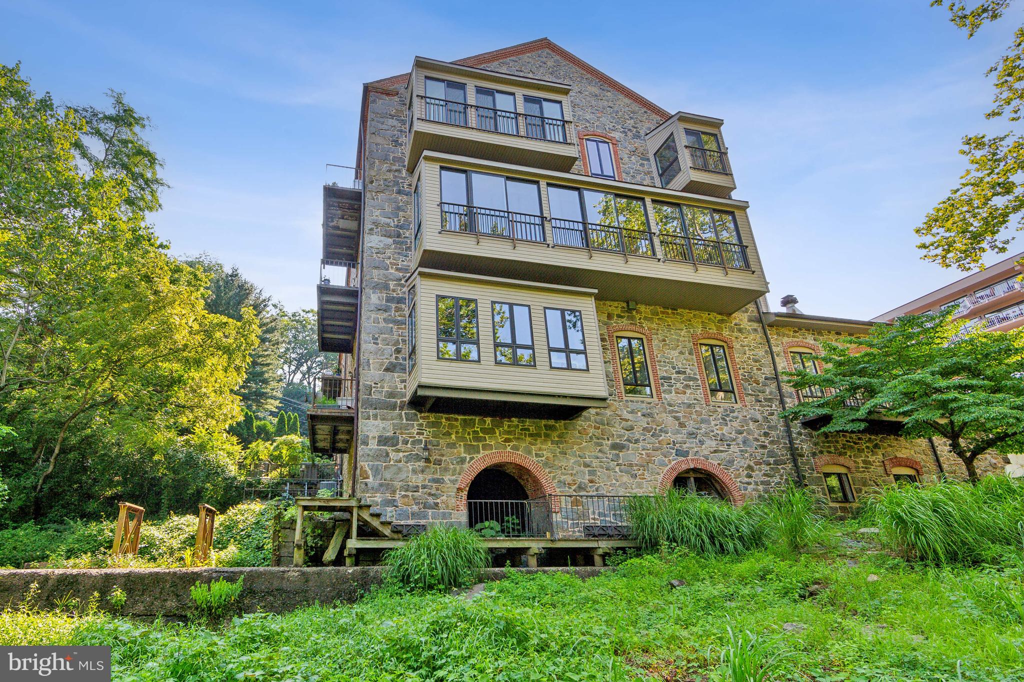 1706 N Park Dr #5
