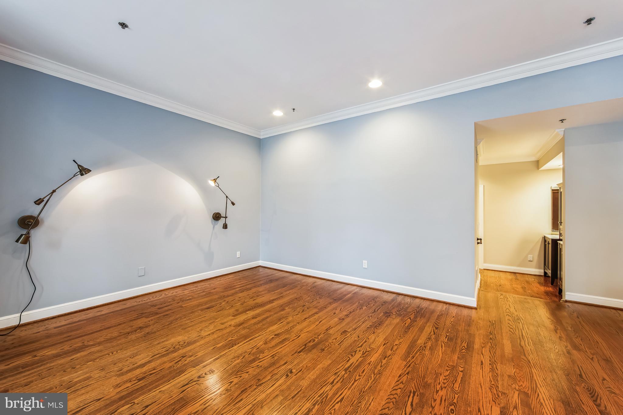 1706 N Park Dr #5