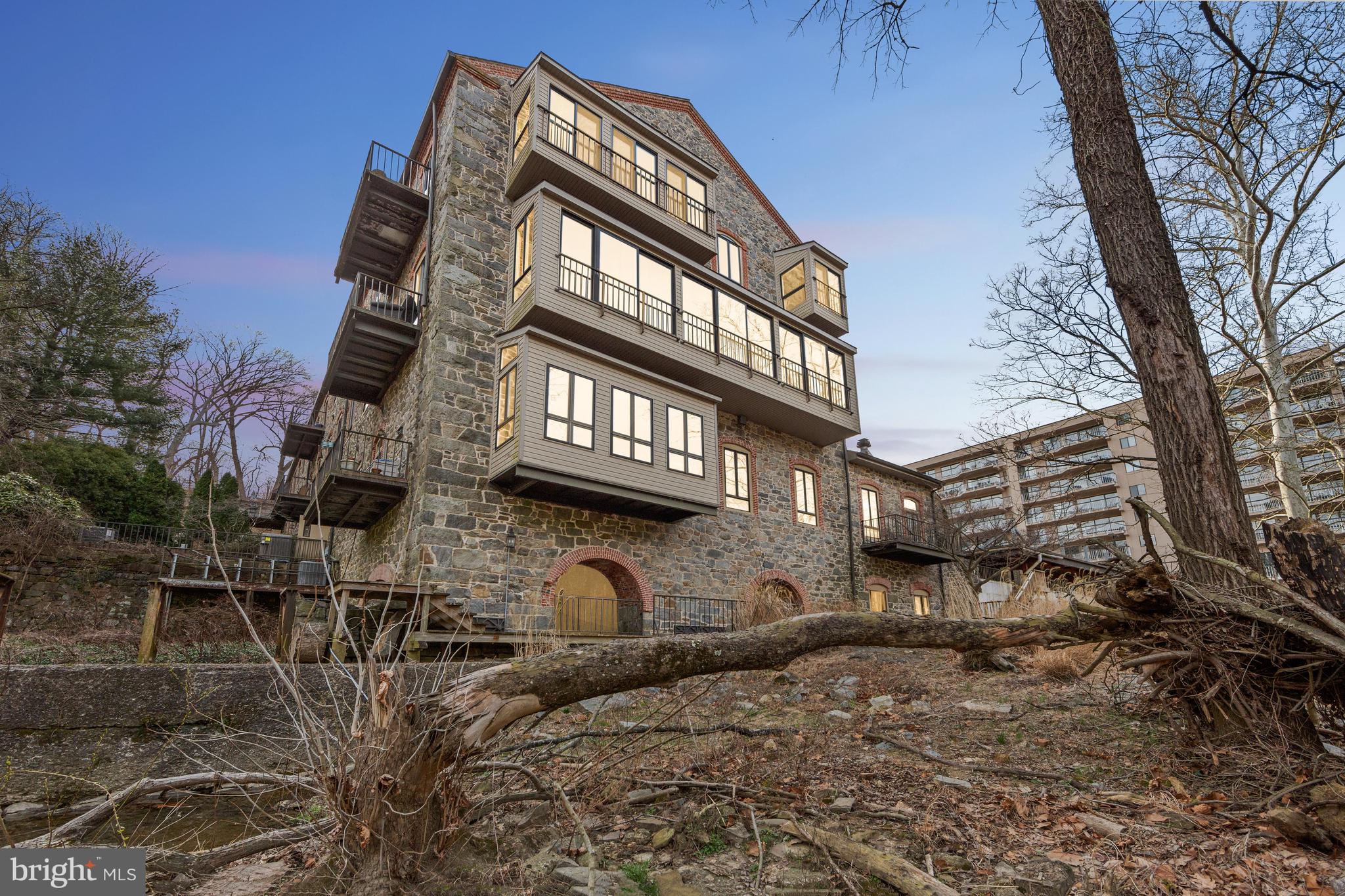 1706 N Park Dr #5