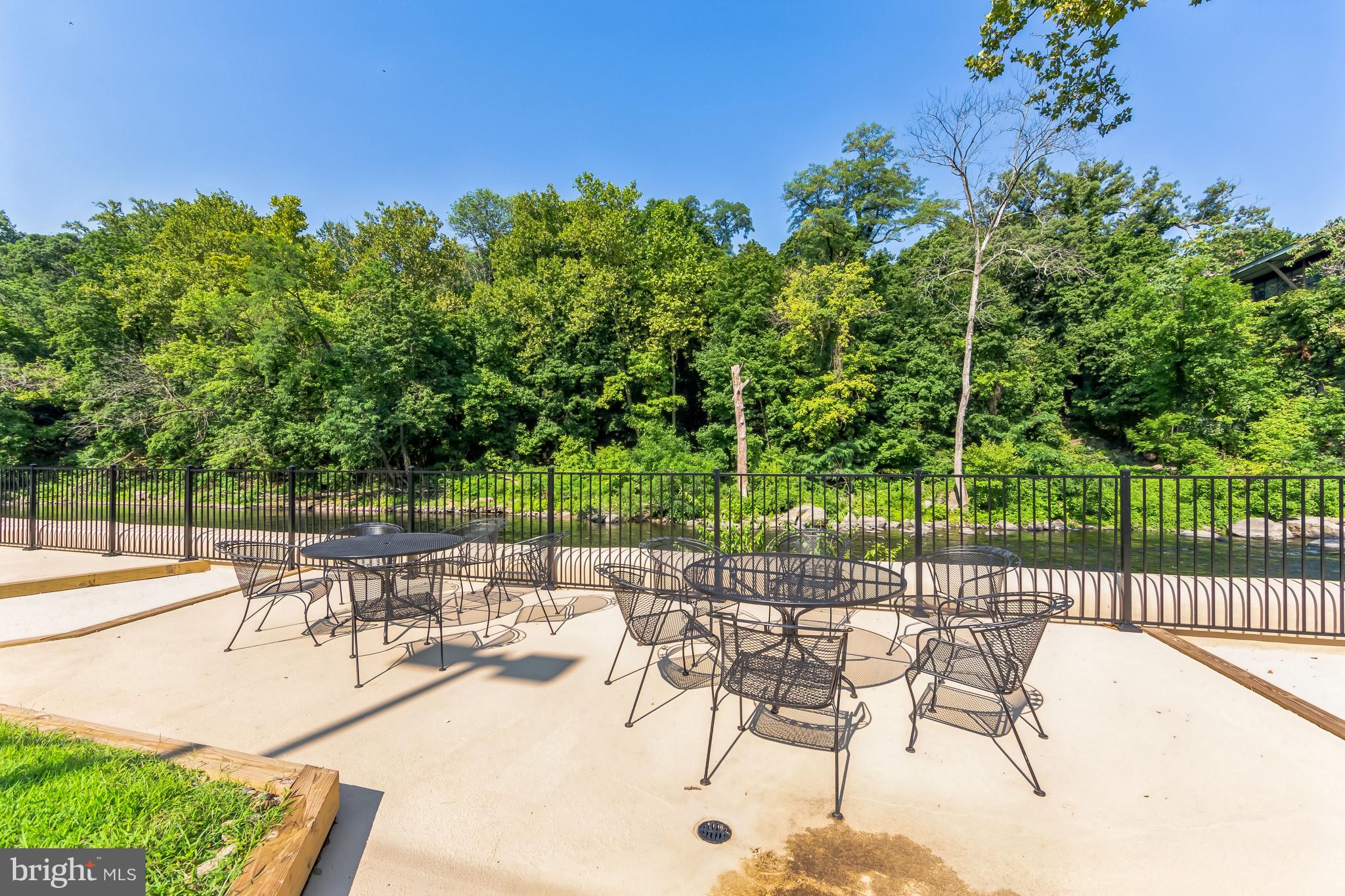 1706 N Park Dr #5