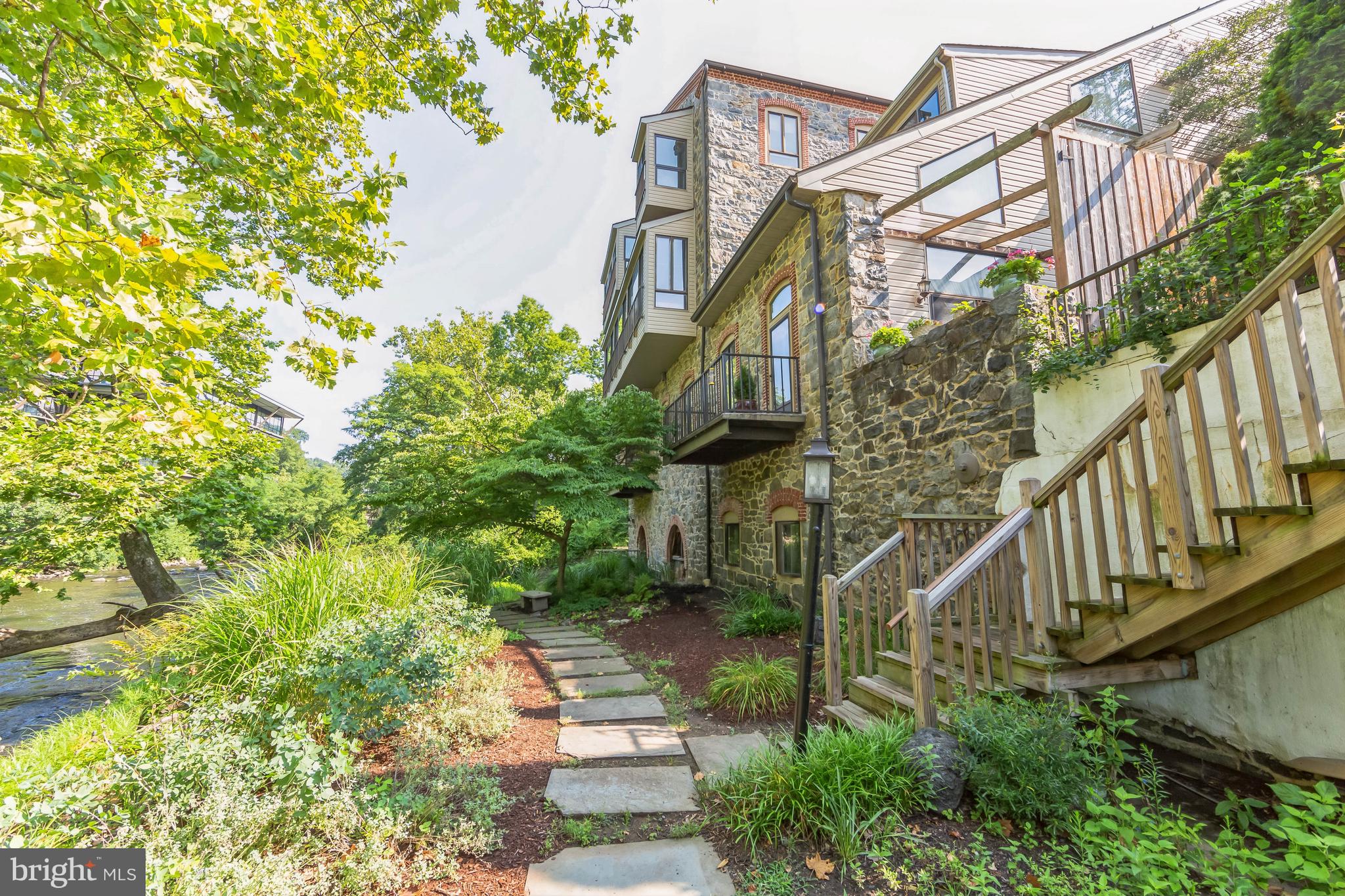 1706 N Park Dr #5