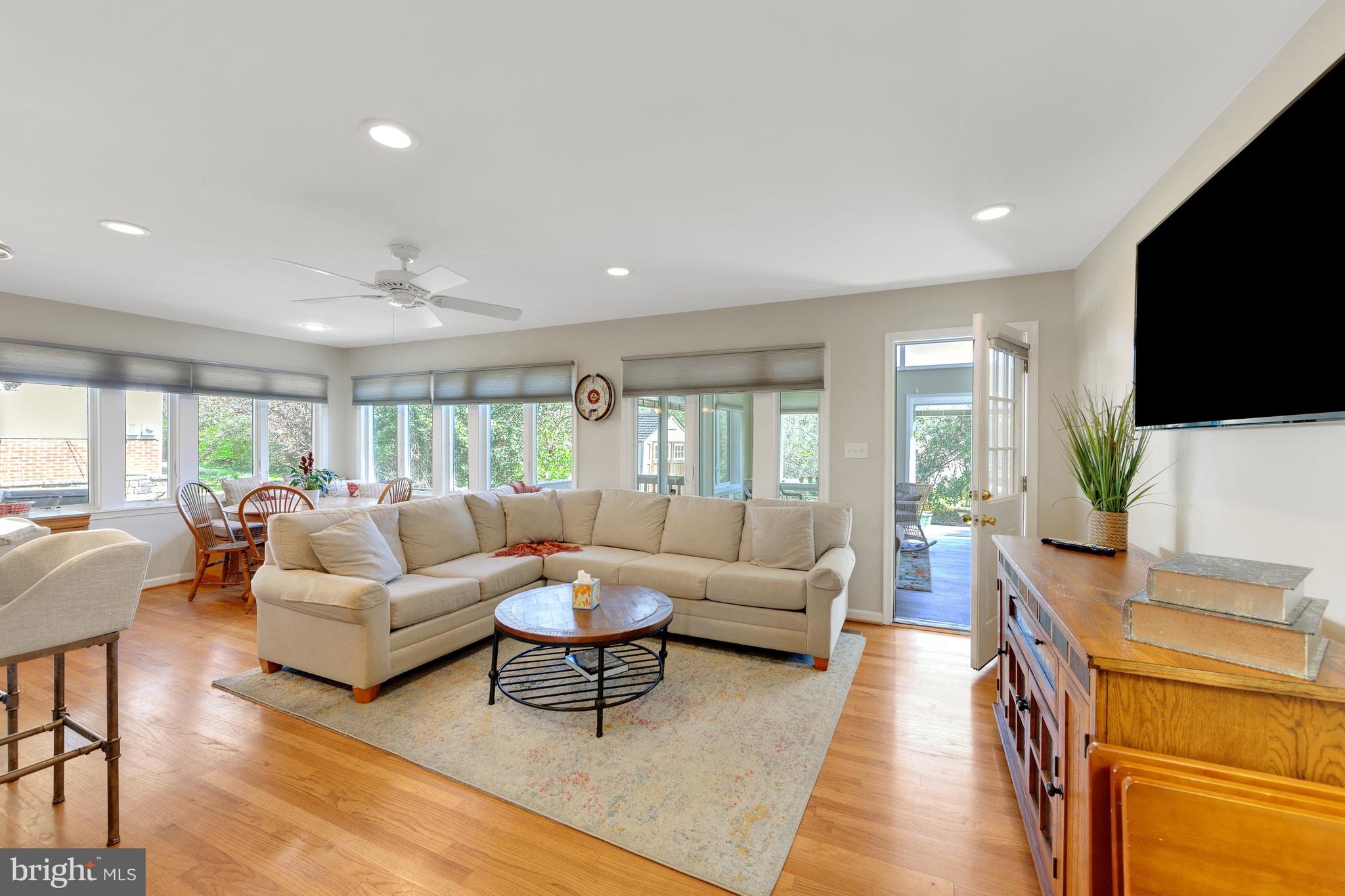 4660 Malden Dr