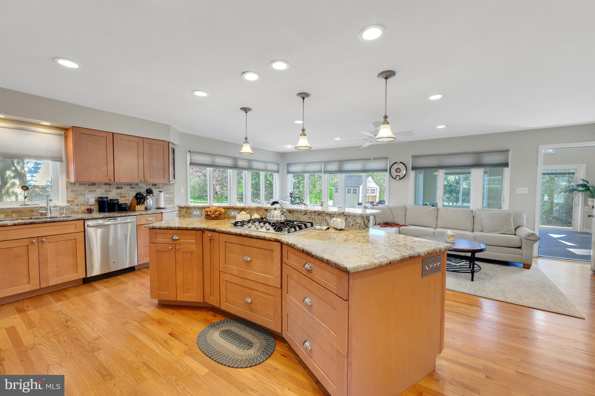 4660 Malden Dr