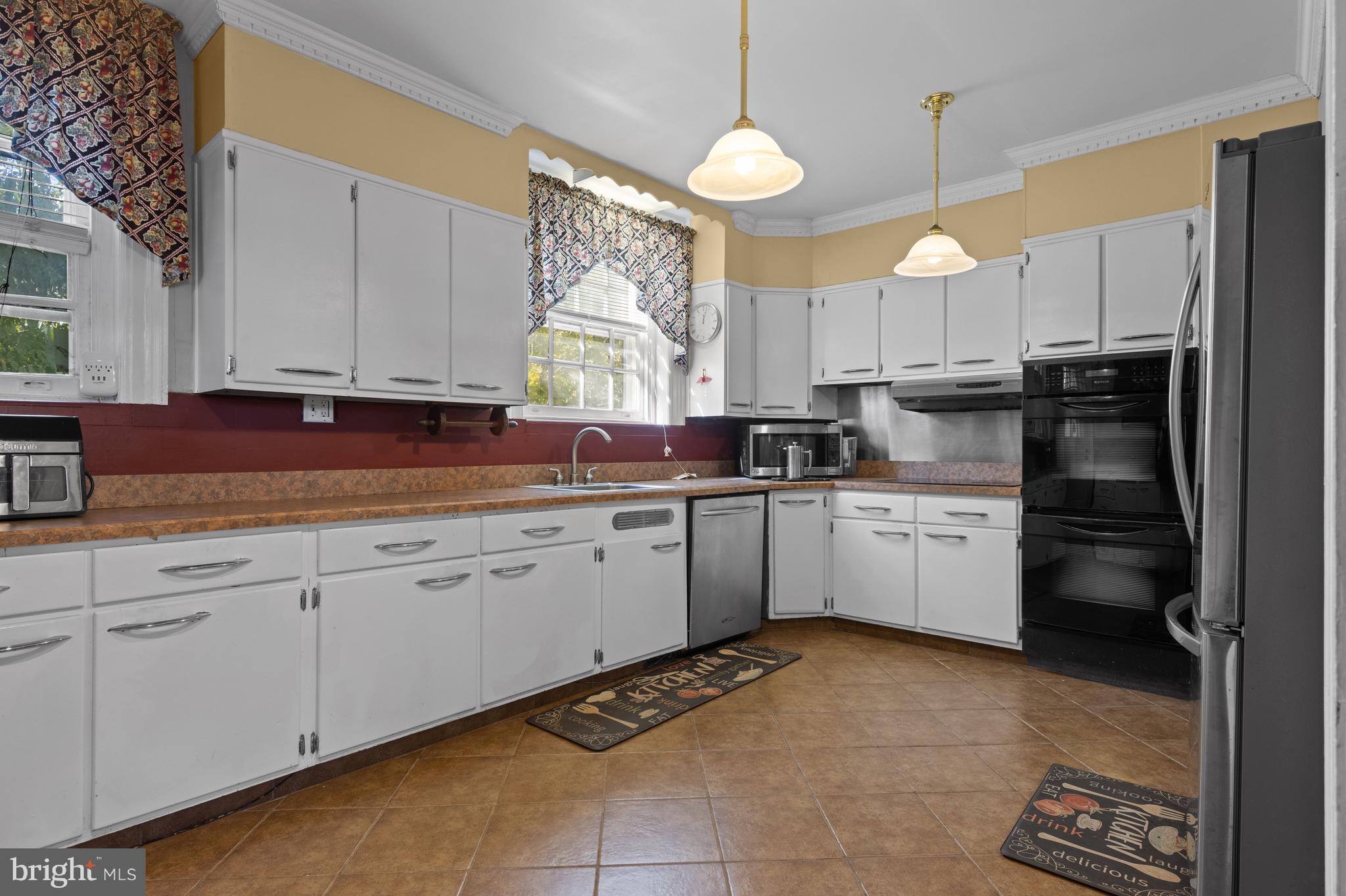 1908 WOODLAWN AVENUE