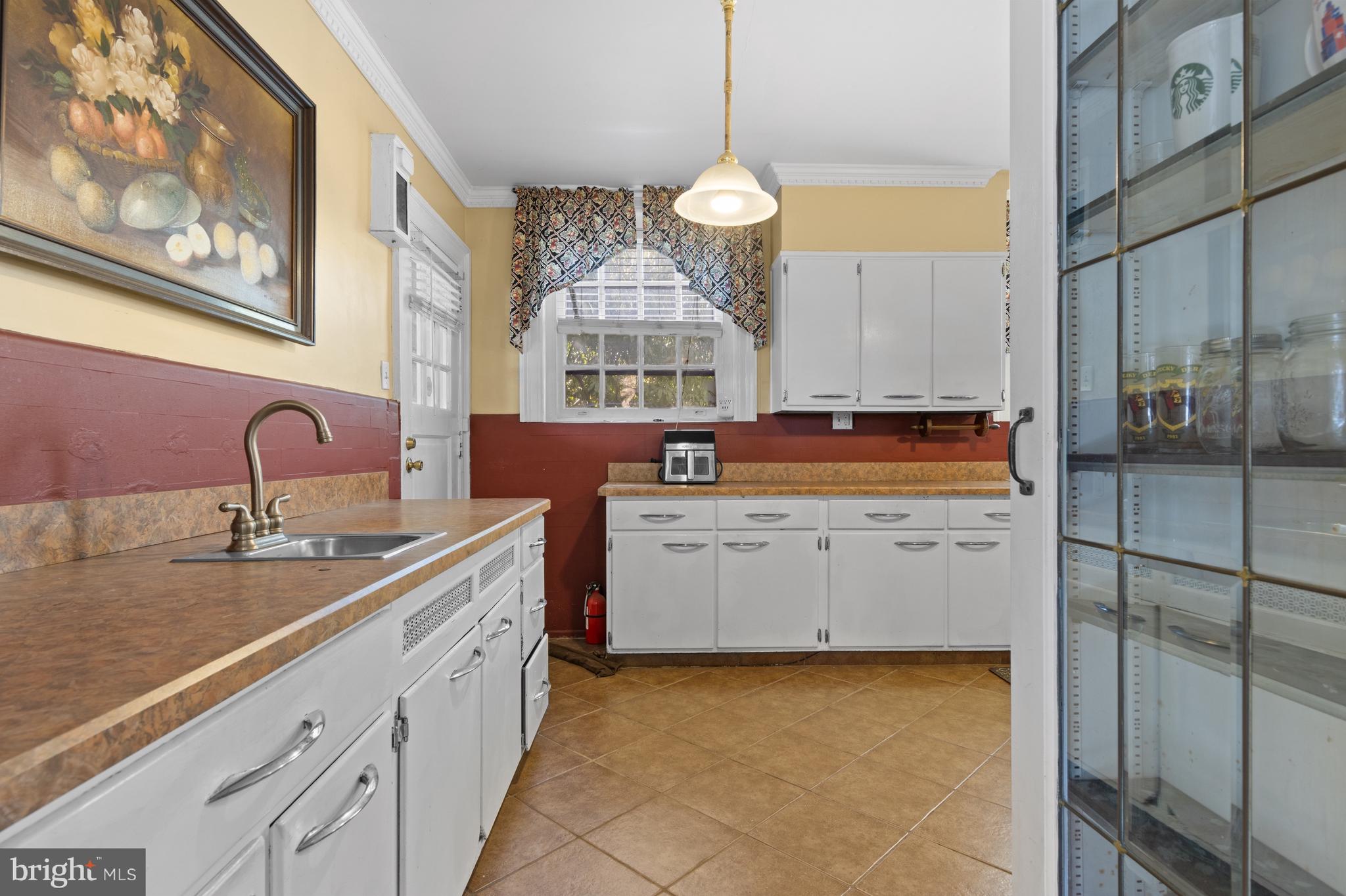 1908 WOODLAWN AVENUE