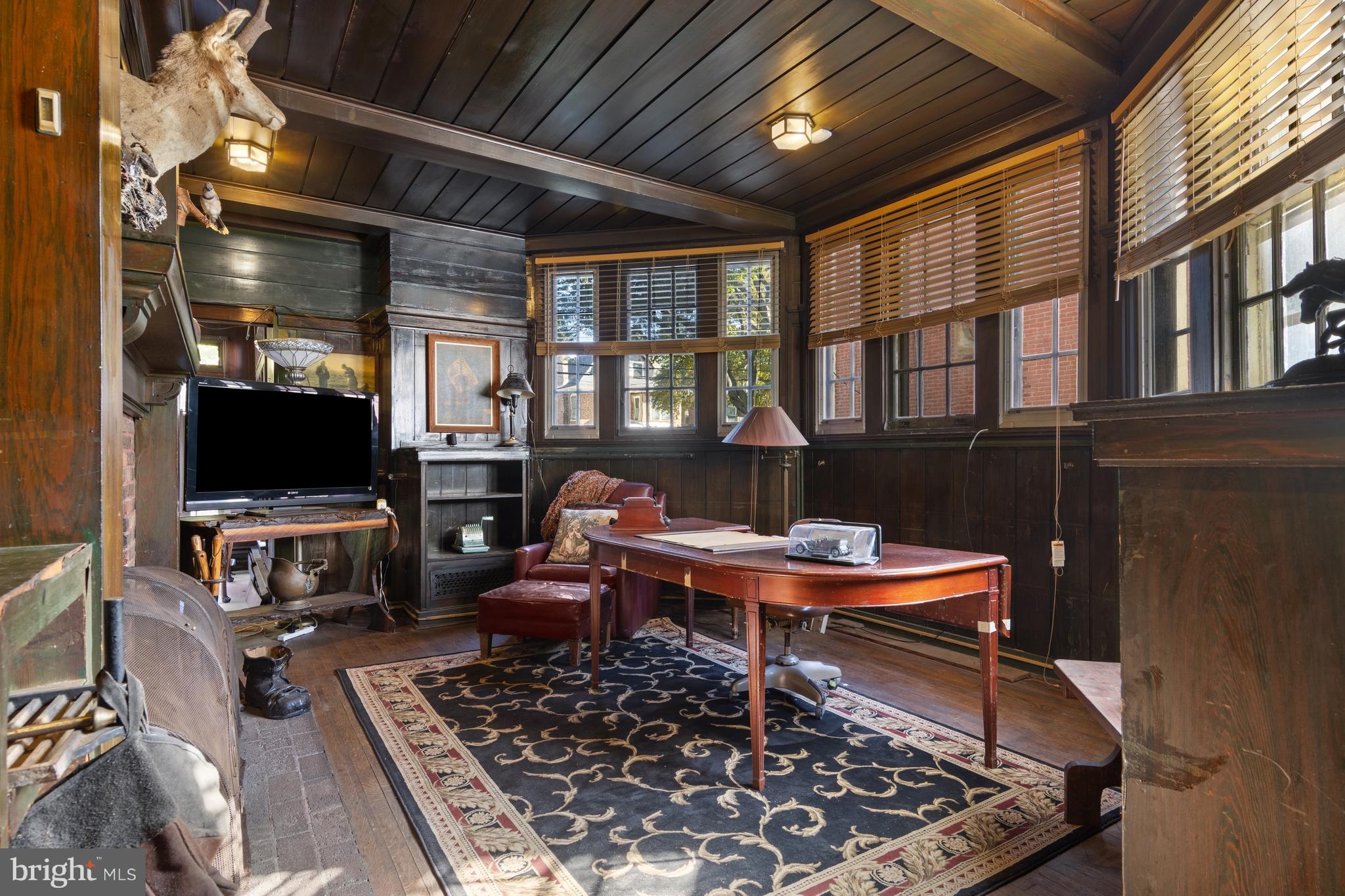 1908 WOODLAWN AVENUE