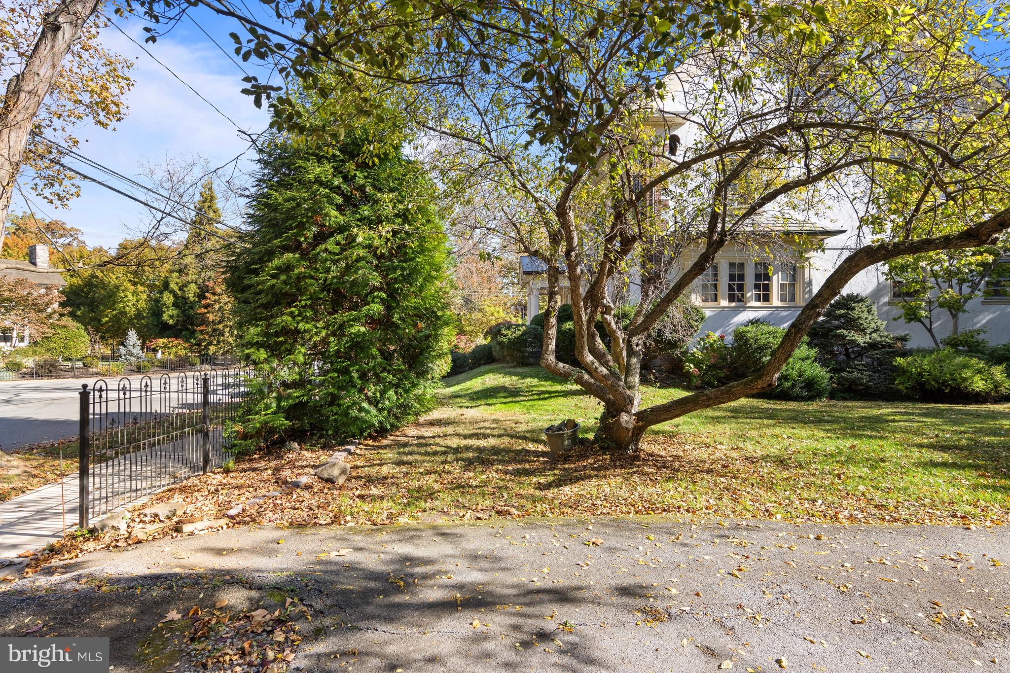 1908 WOODLAWN AVENUE