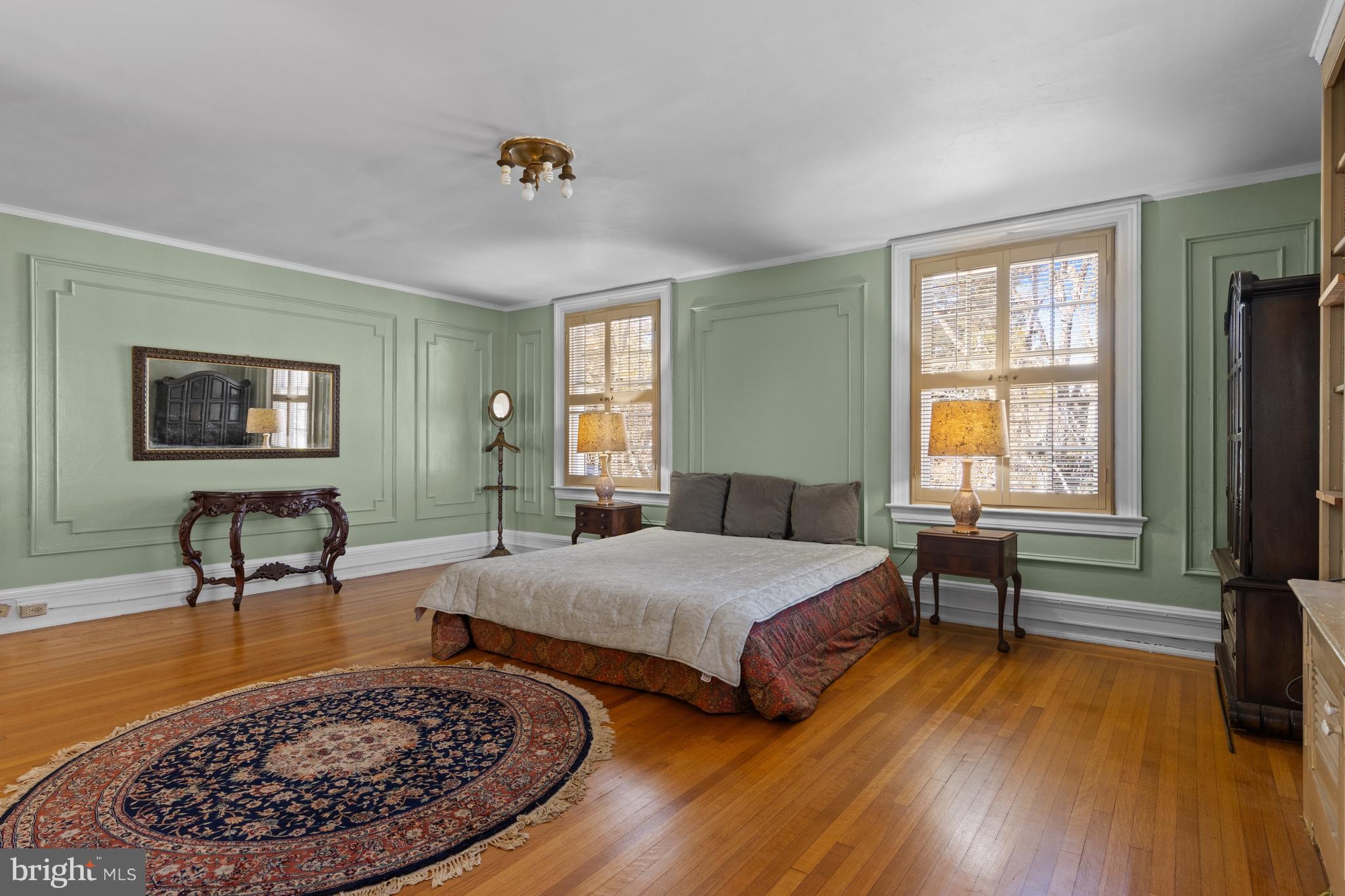 1908 WOODLAWN AVENUE