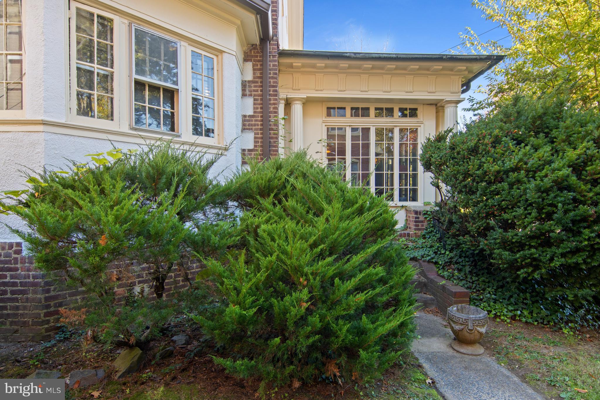 1908 WOODLAWN AVENUE